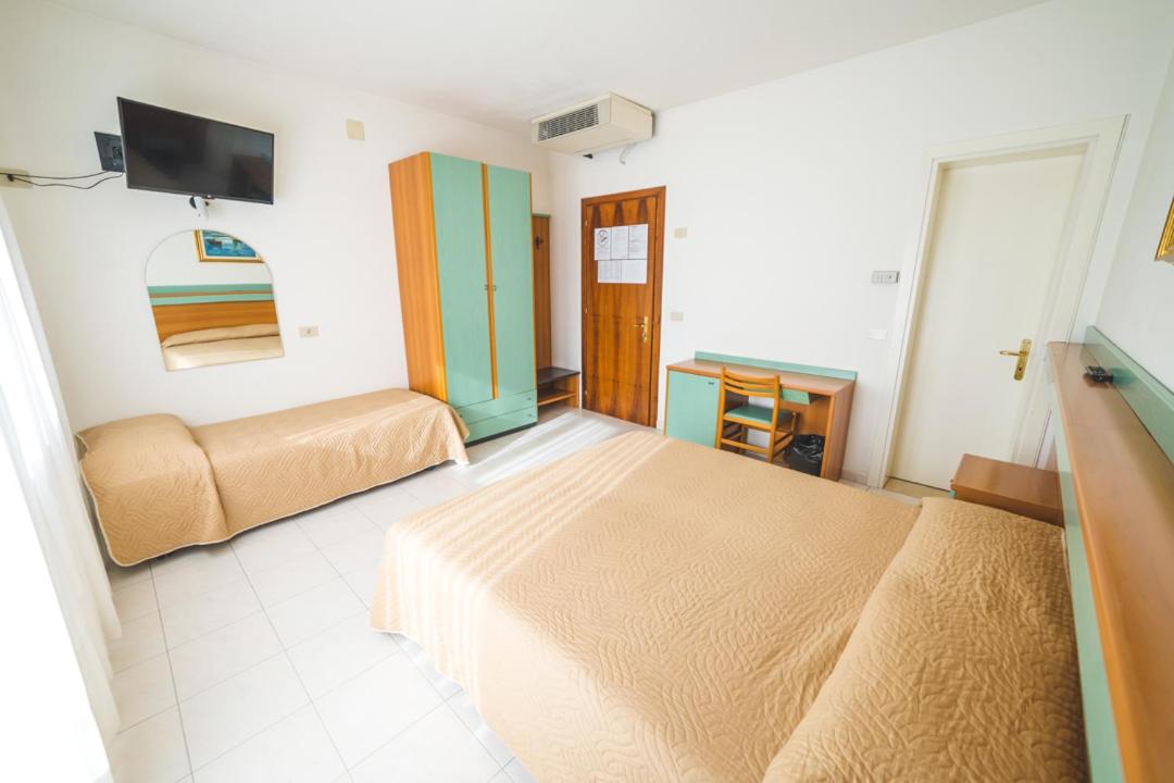 Triple Room - Photo 25