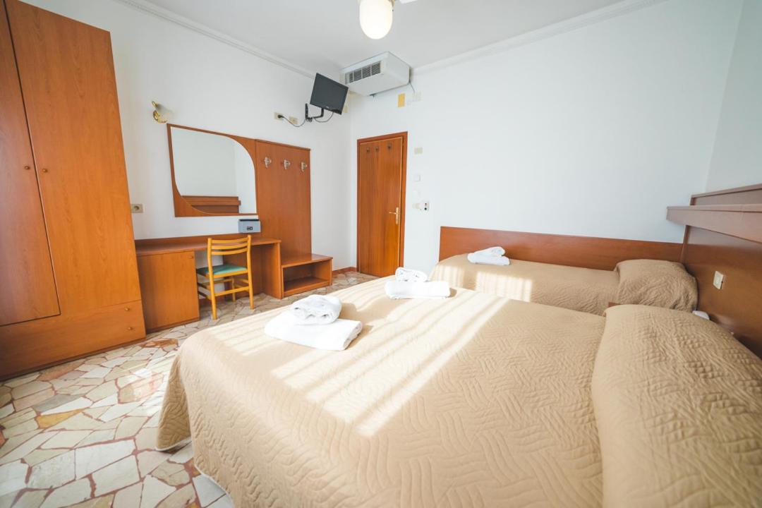 Triple Room - Photo 20
