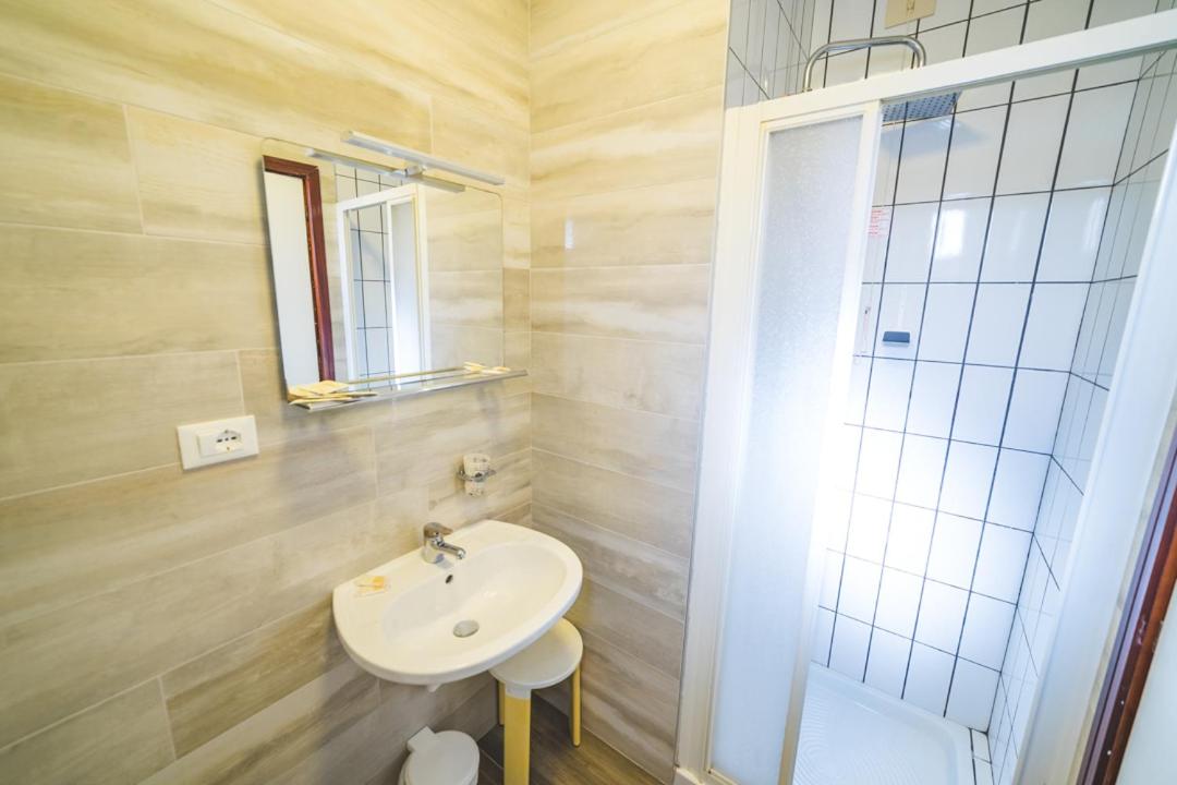 Triple Room - Photo 29