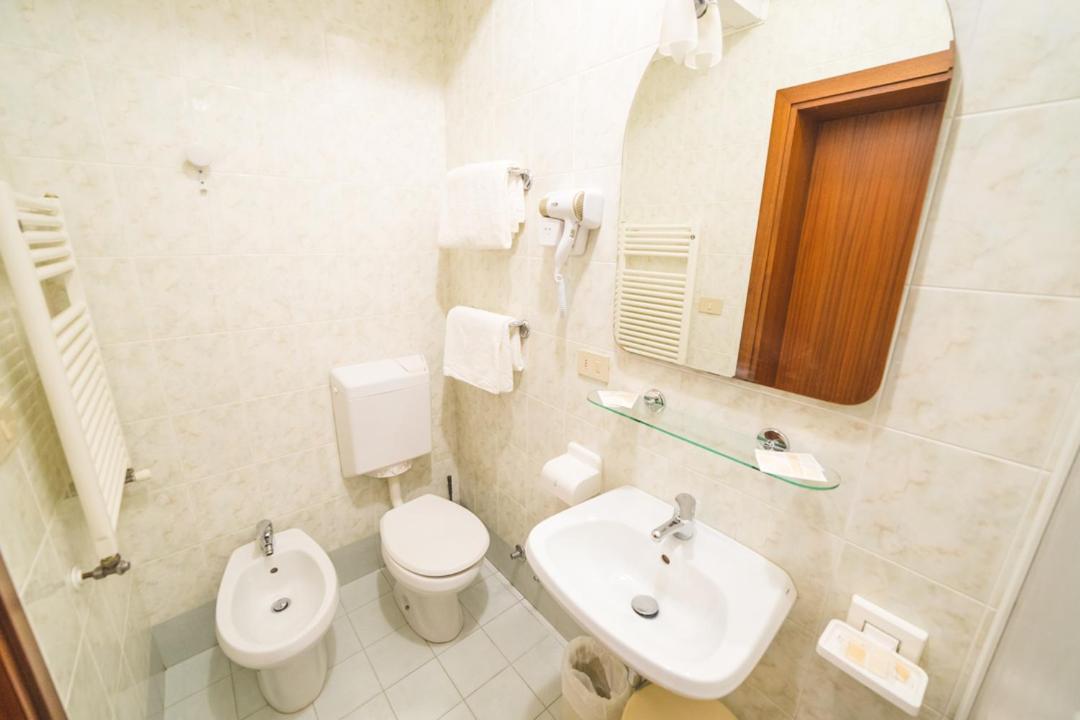 Triple Room - Photo 22