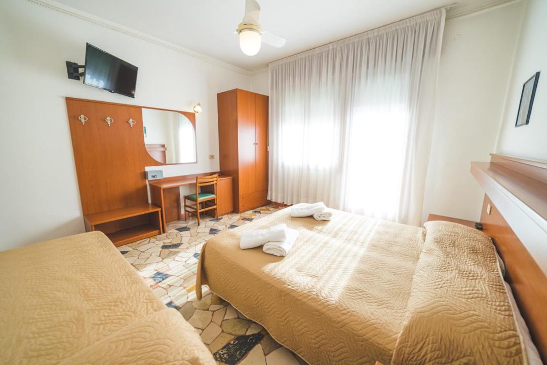 Triple Room - Photo 24