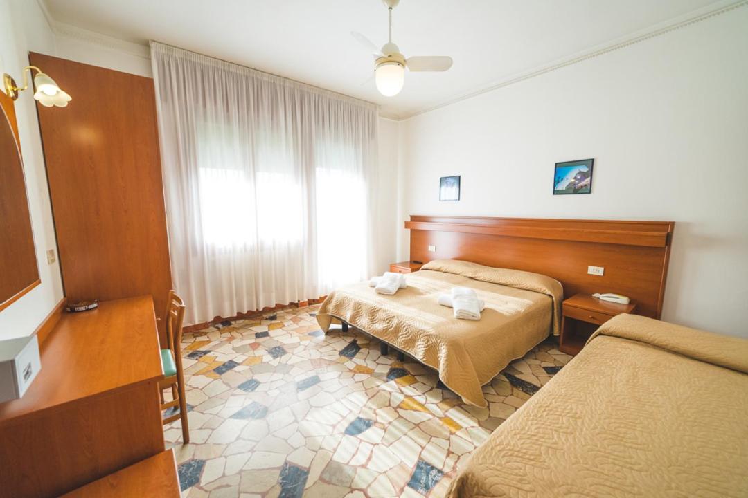 Triple Room - Photo 8