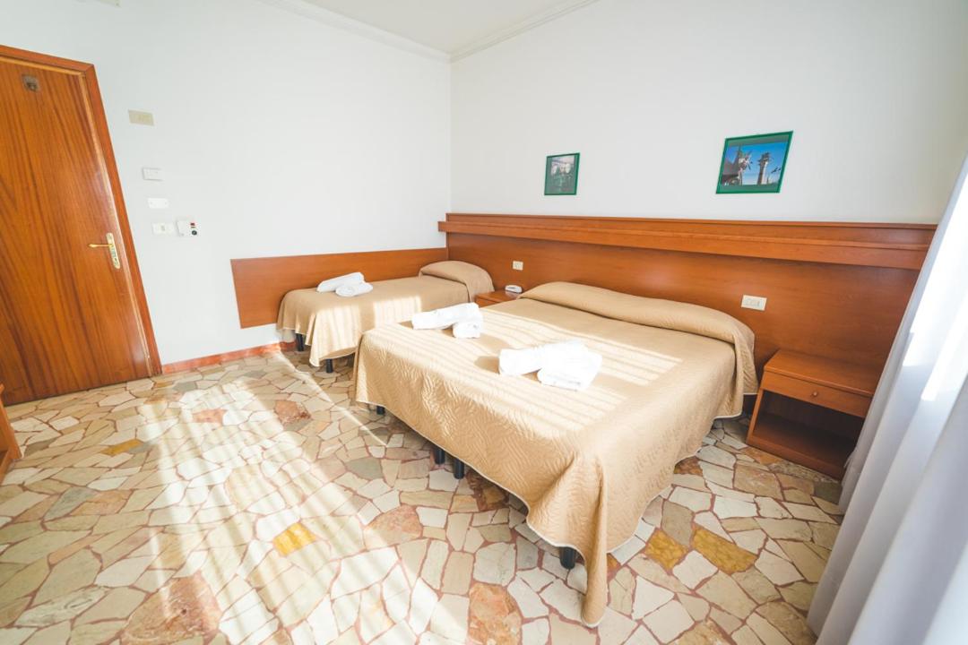 Triple Room - Photo 6