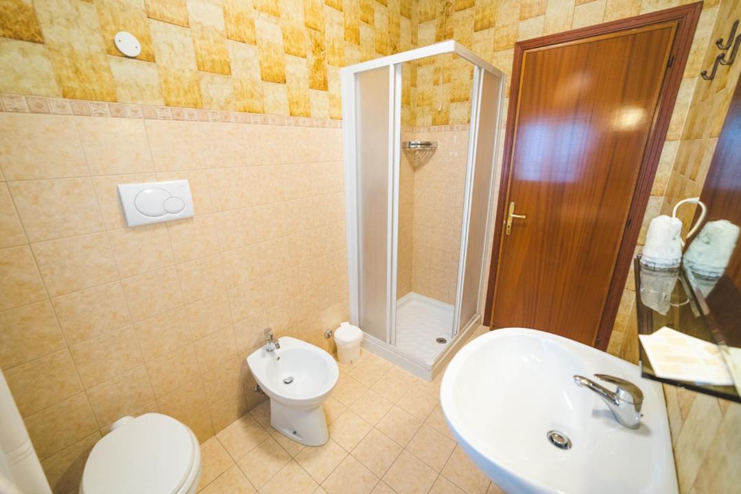 Triple Room - Photo 19