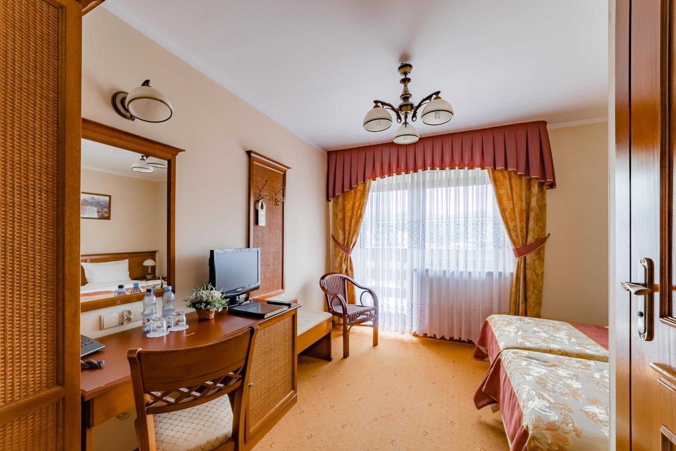 Standard Twin or Double Room - Photo 4