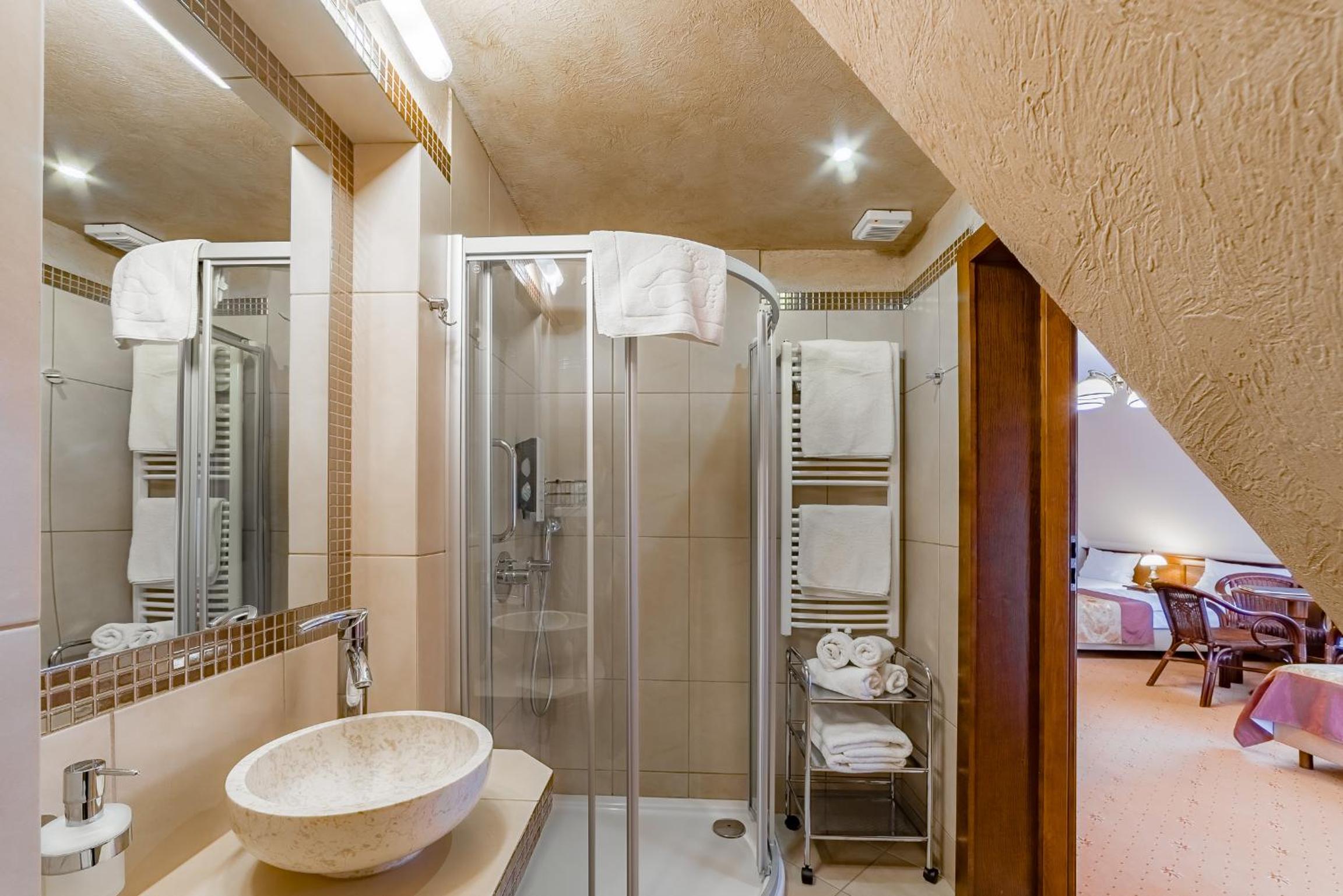 Standard Twin or Double Room - Photo 6