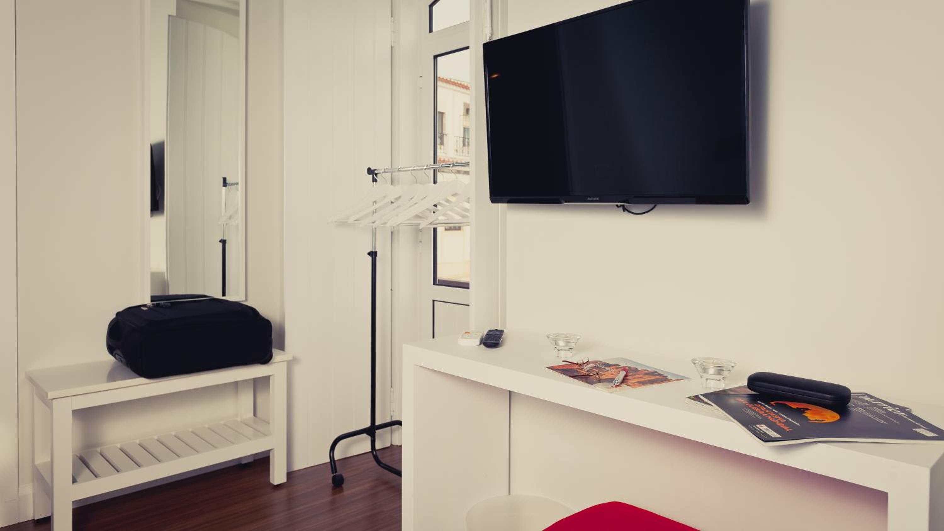 Double Room with Balcony - Photo 4