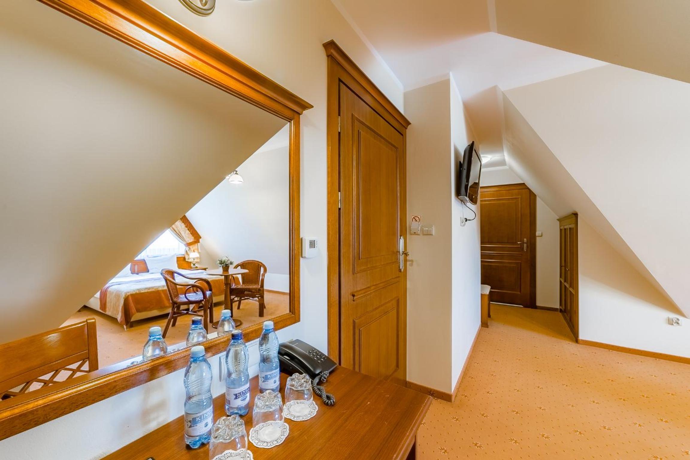 Economy Triple Room - Photo 2