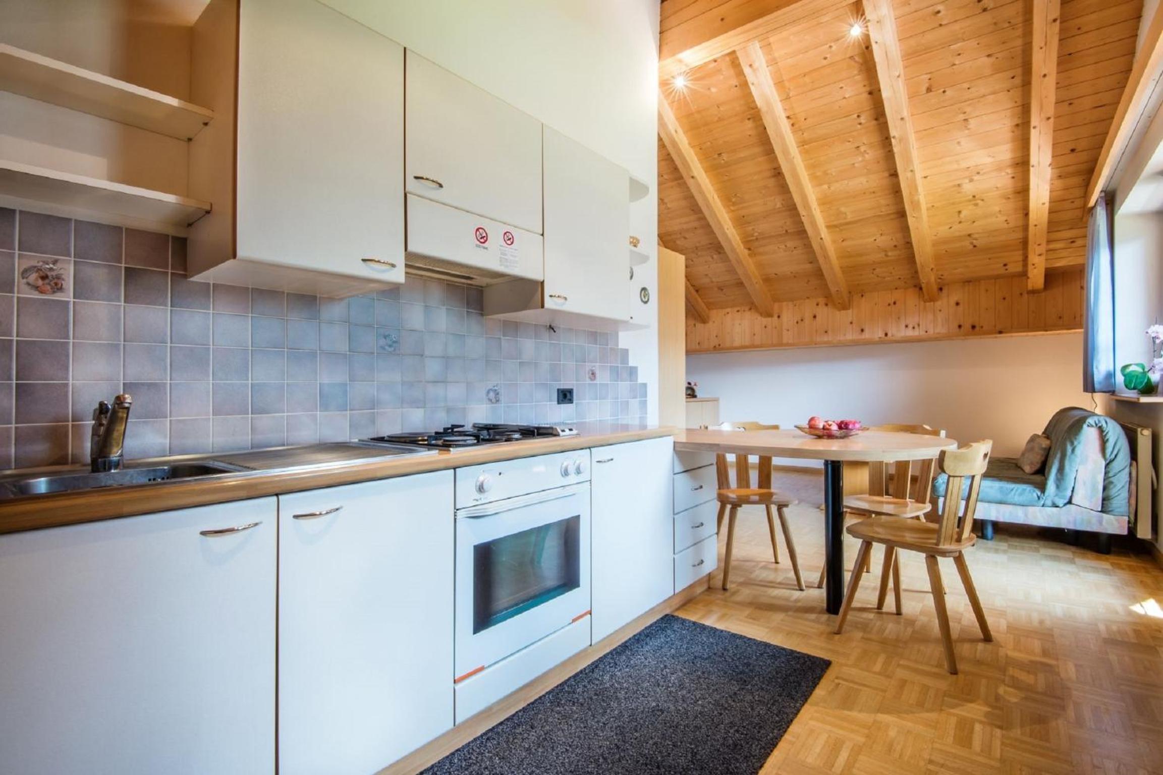 One-Bedroom Apartment (4 Adults) - Attic photo 3
