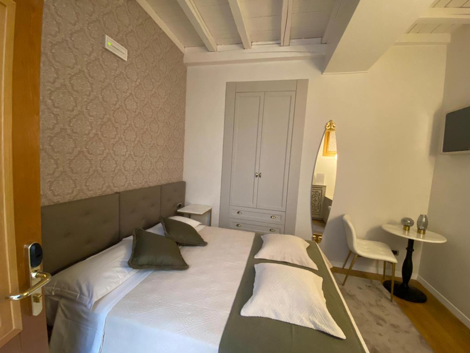 Double Room with Private Bathroom photo 2