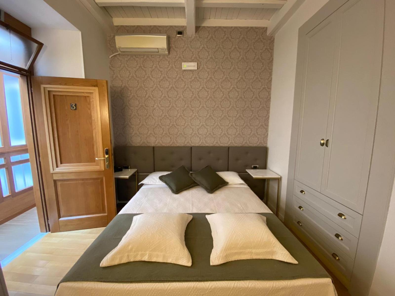 Double Room with Private Bathroom photo 1