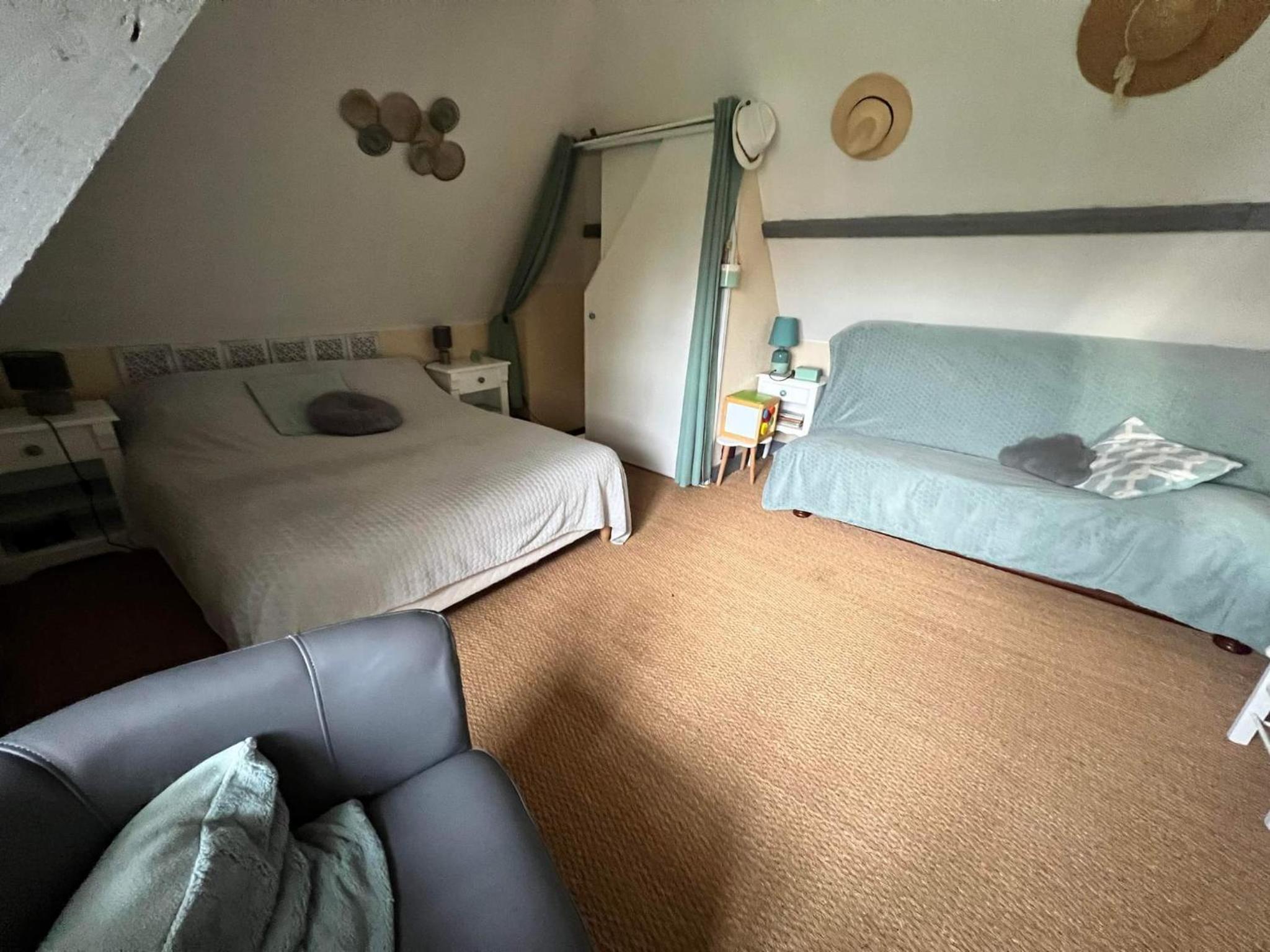 Standard Double Room with Shared Bathroom photo 2