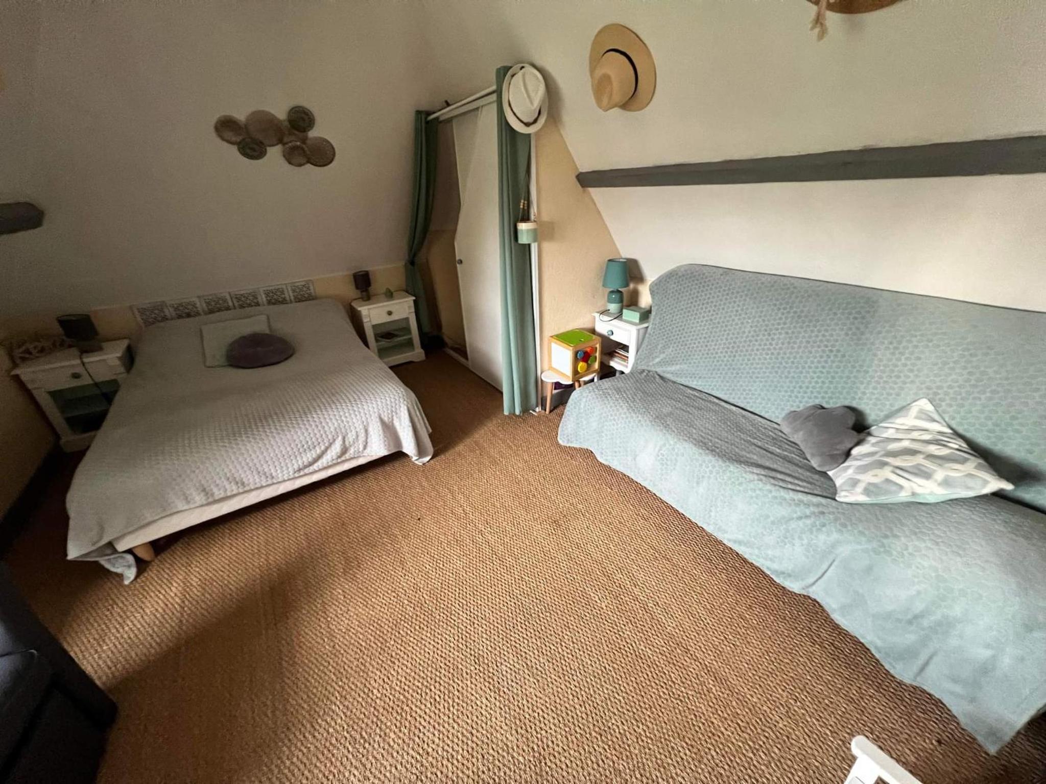 Standard Double Room with Shared Bathroom photo 3