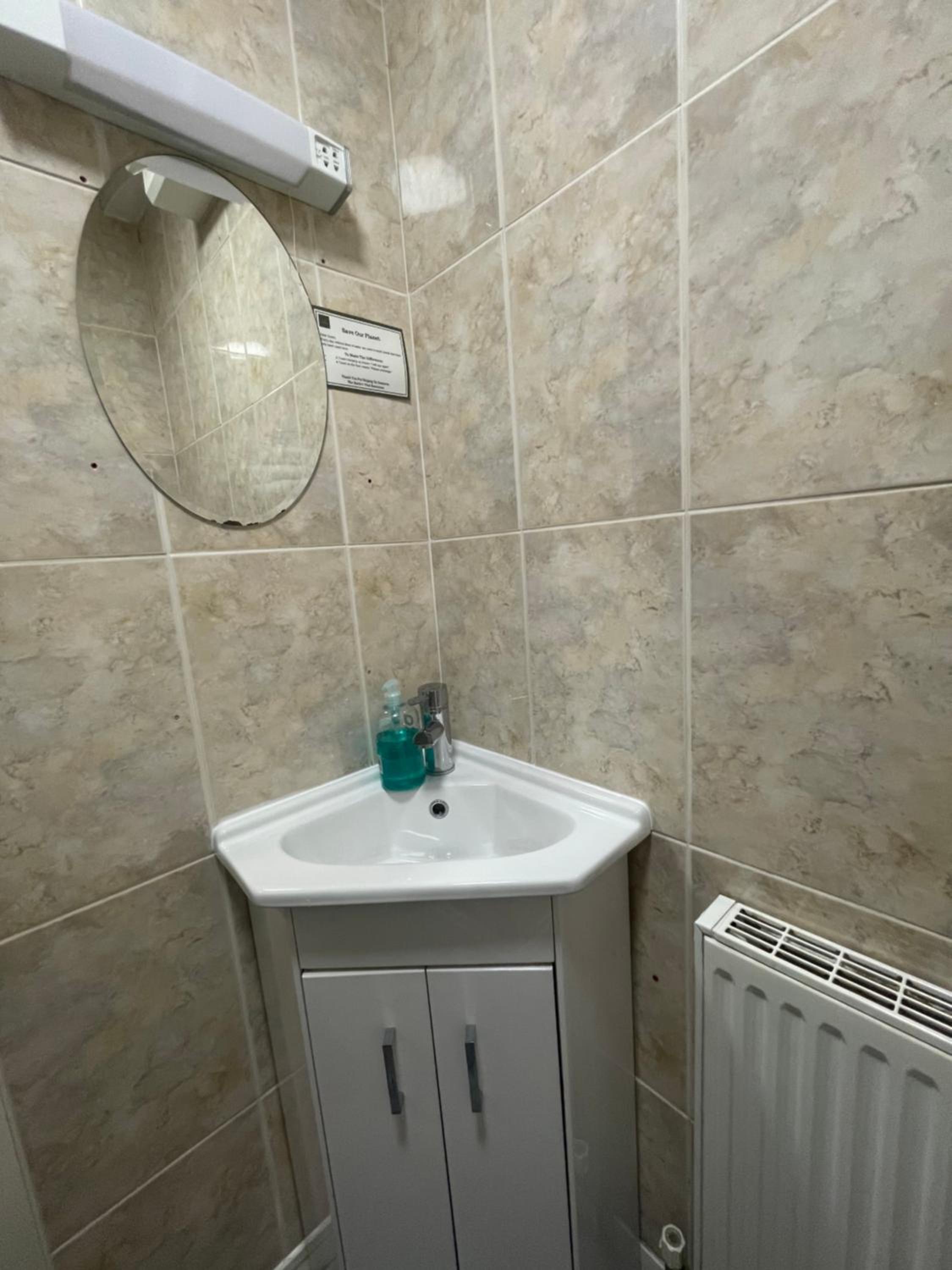 Single Room photo 3