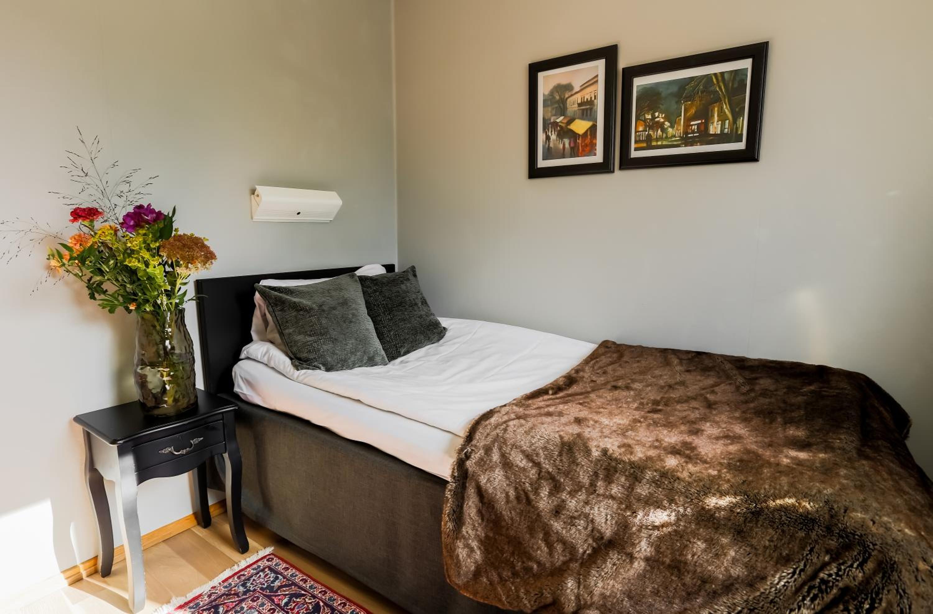 Compact Single Room photo 3