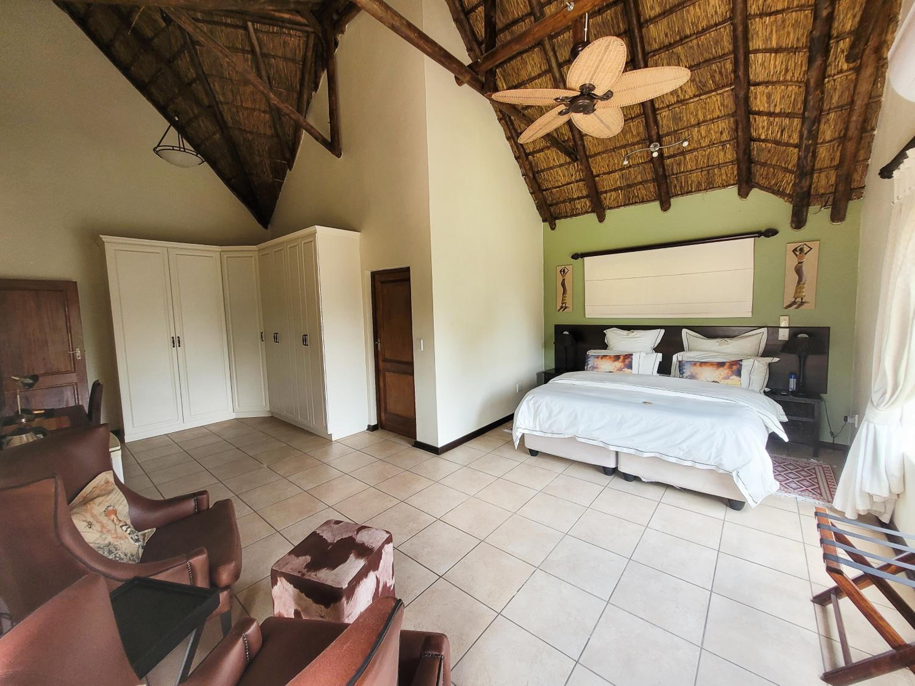 Luxury Double or Twin Suite 4 - Photo 9