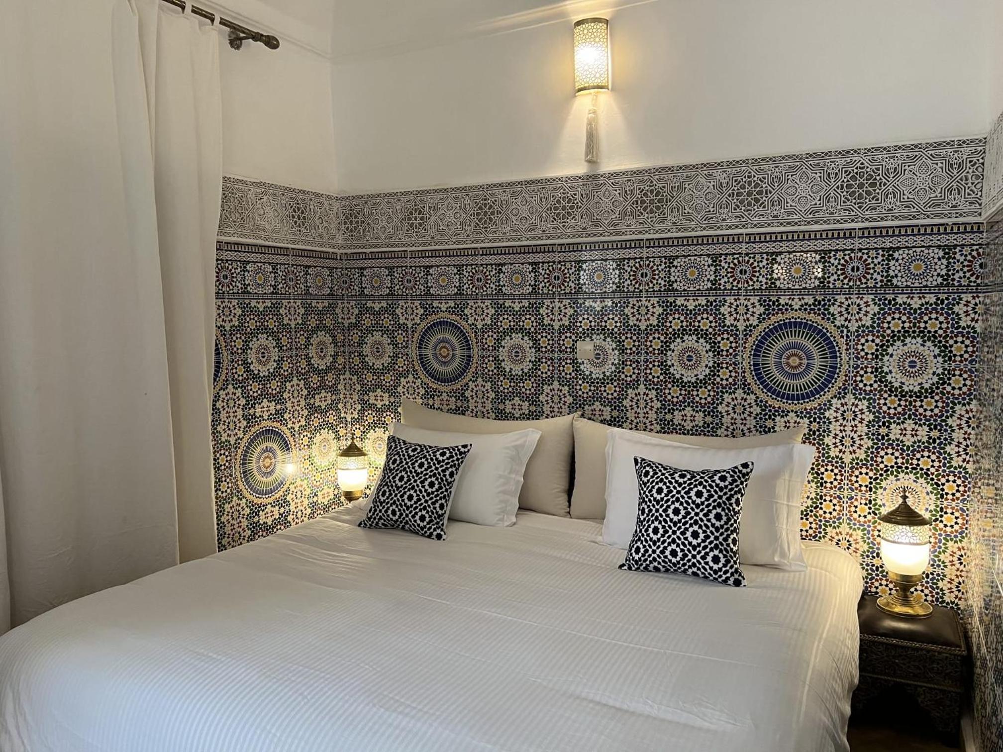 Deluxe Room - Photo 9