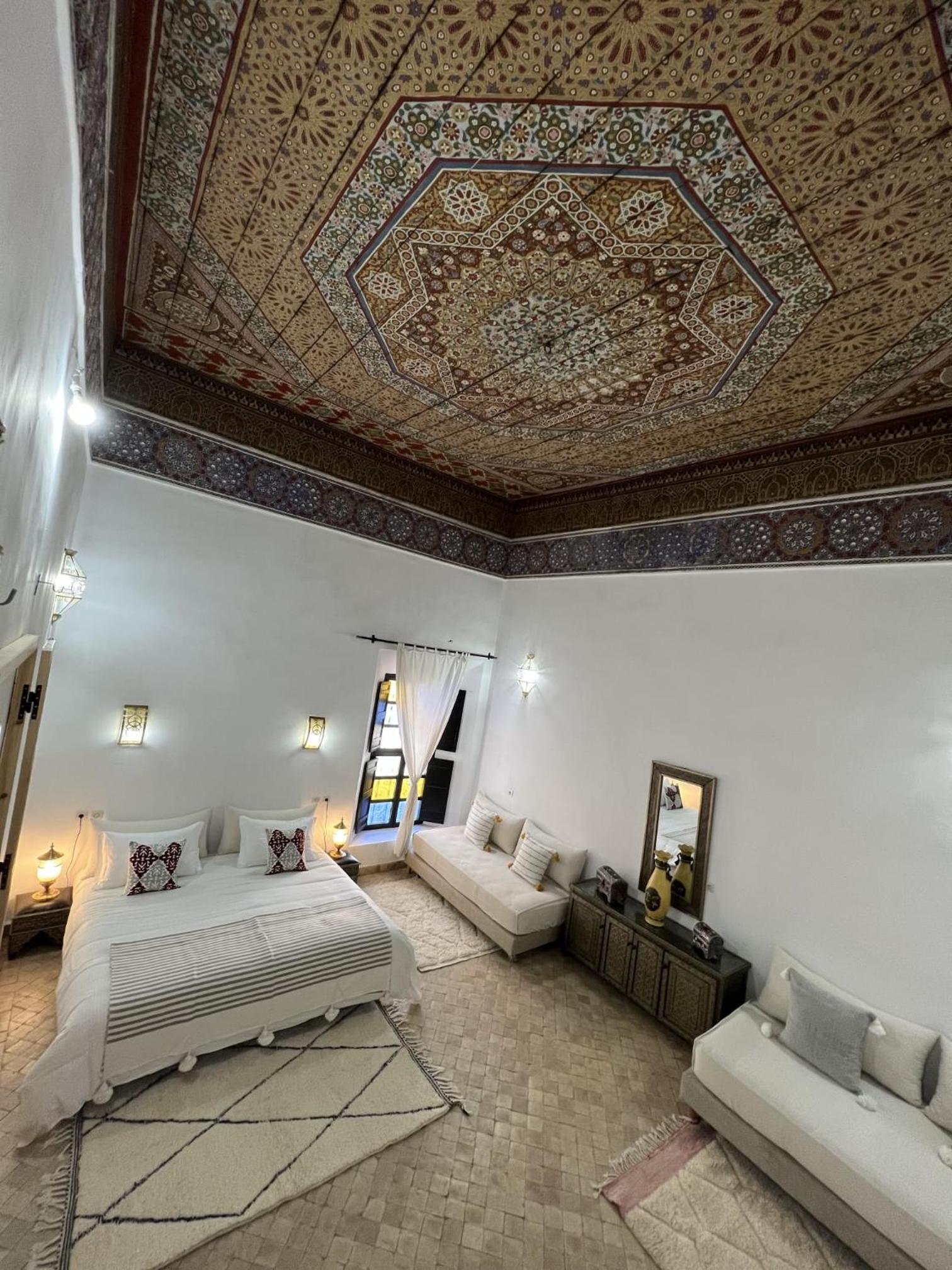 Deluxe King Suite - Photo 2