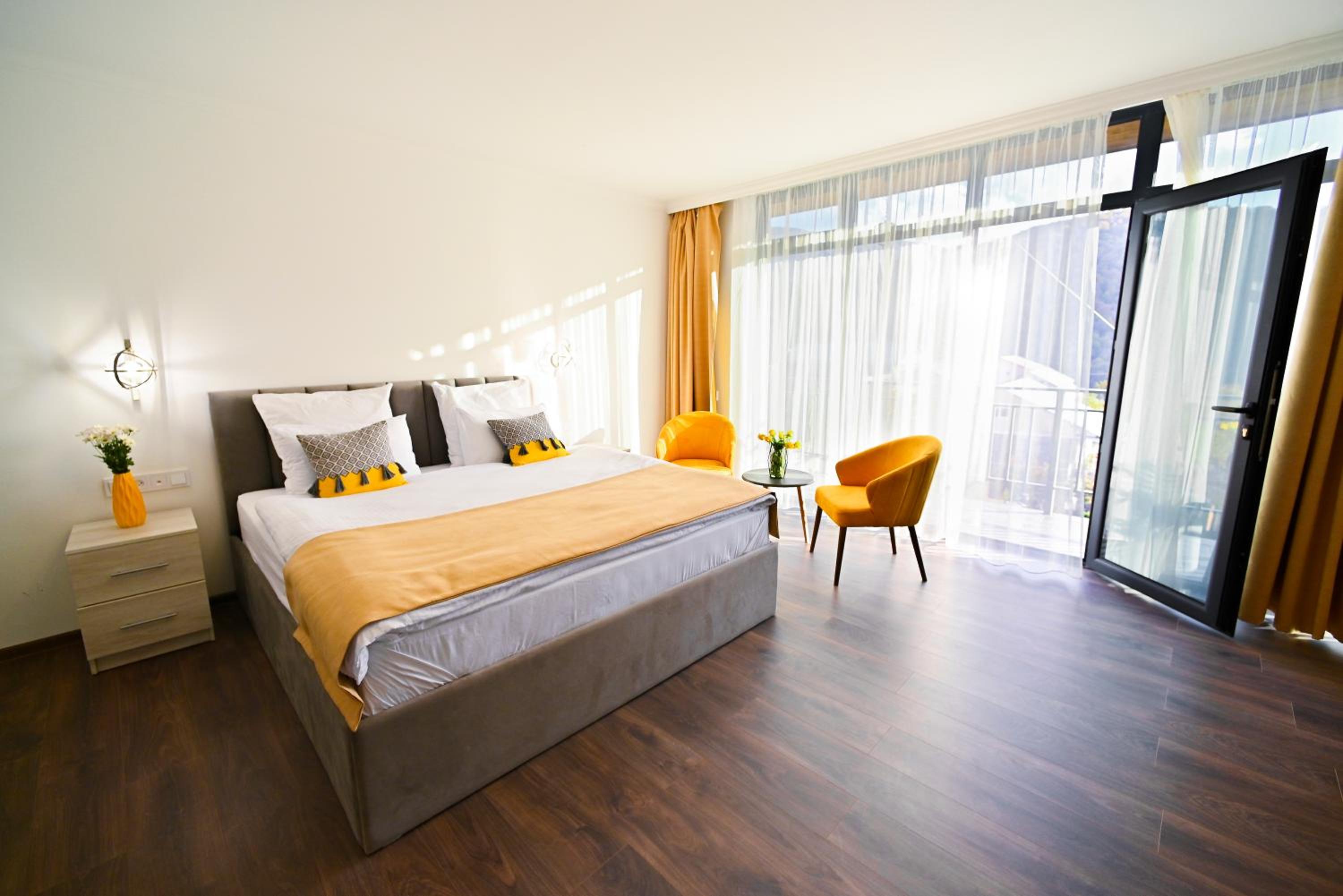 King Suite with Balcony photo 1