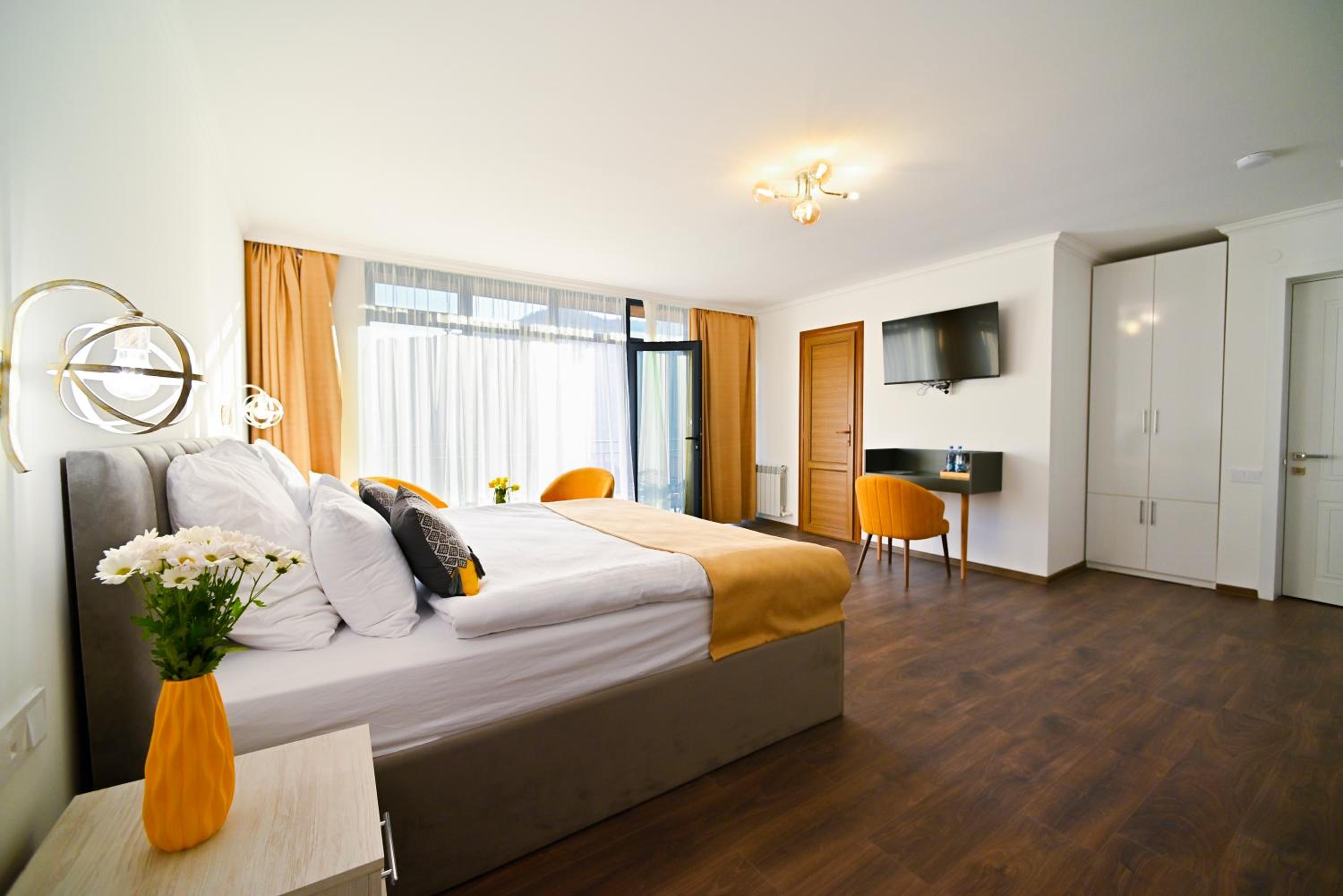 King Suite with Balcony photo 3