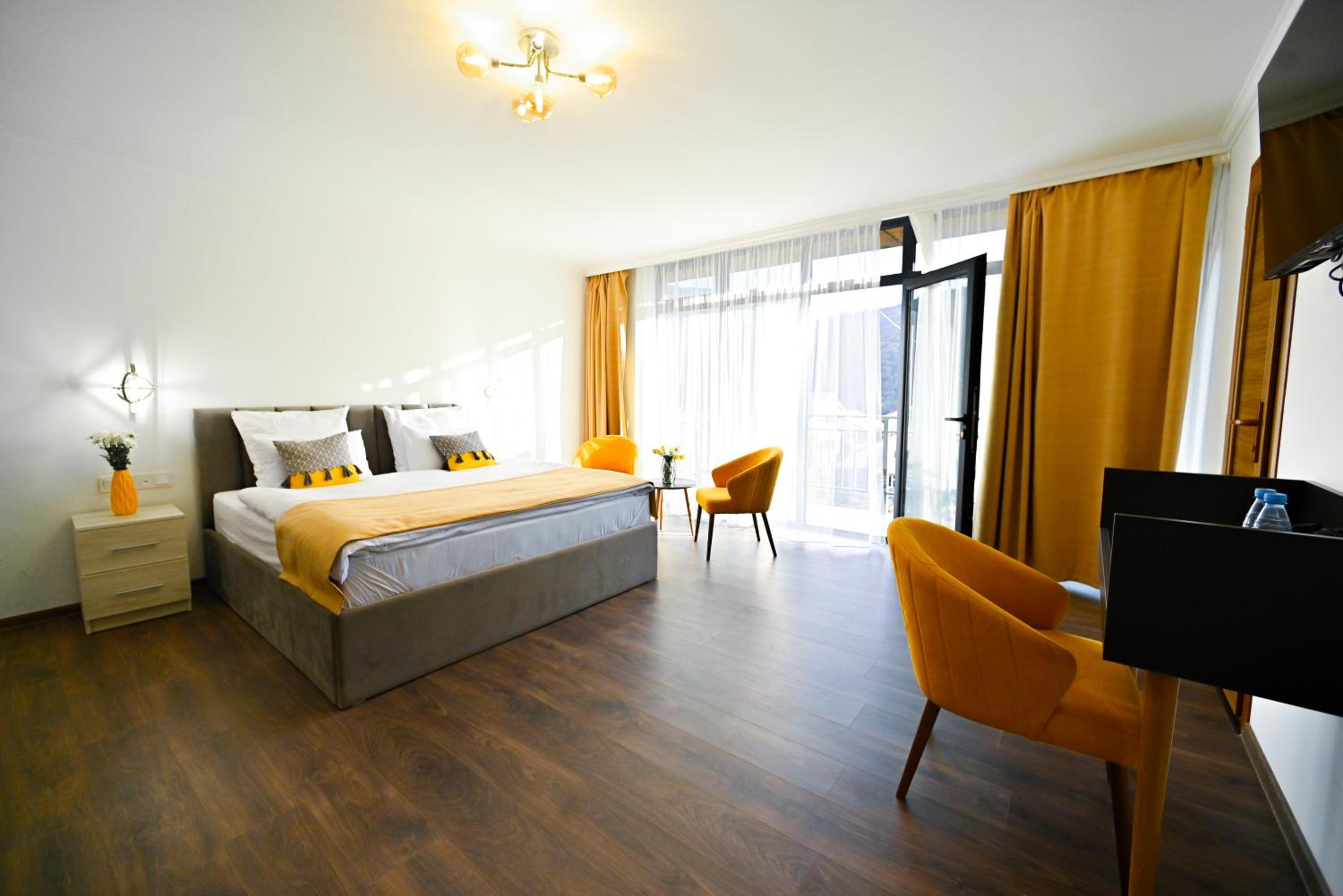 King Suite with Balcony photo 2