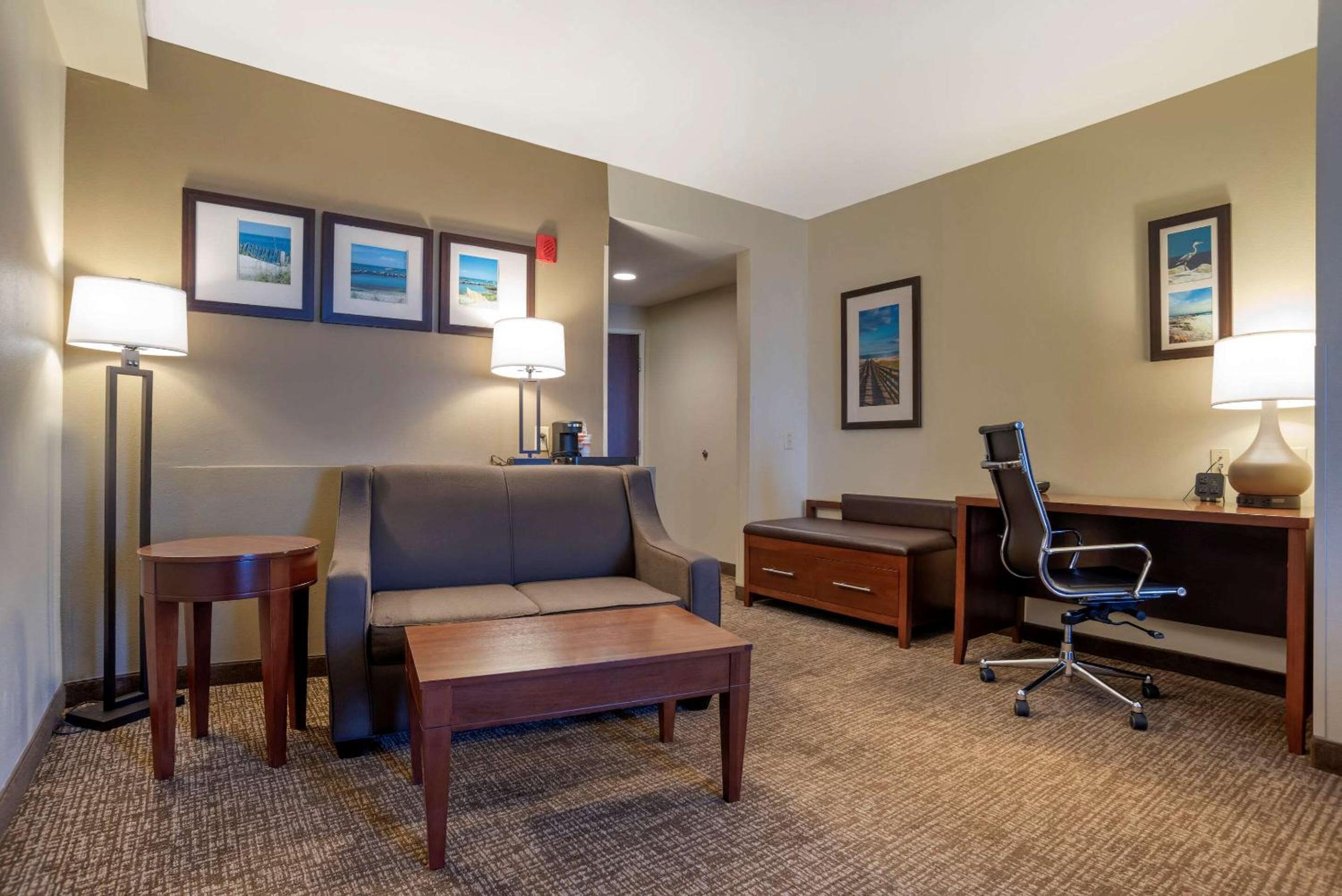 Double Suite with Two Double Beds - Accessible/Non-Smoking - Photo 1