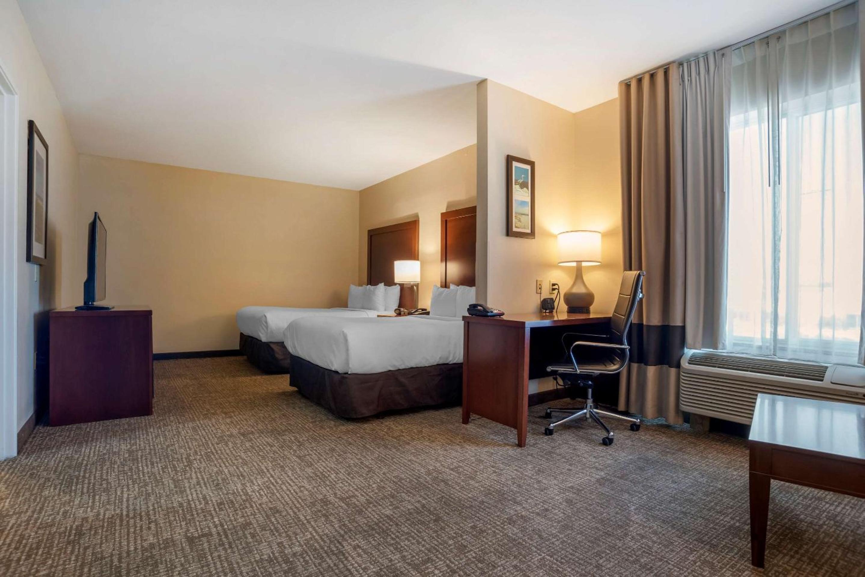 Double Suite with Two Double Beds - Photo 2