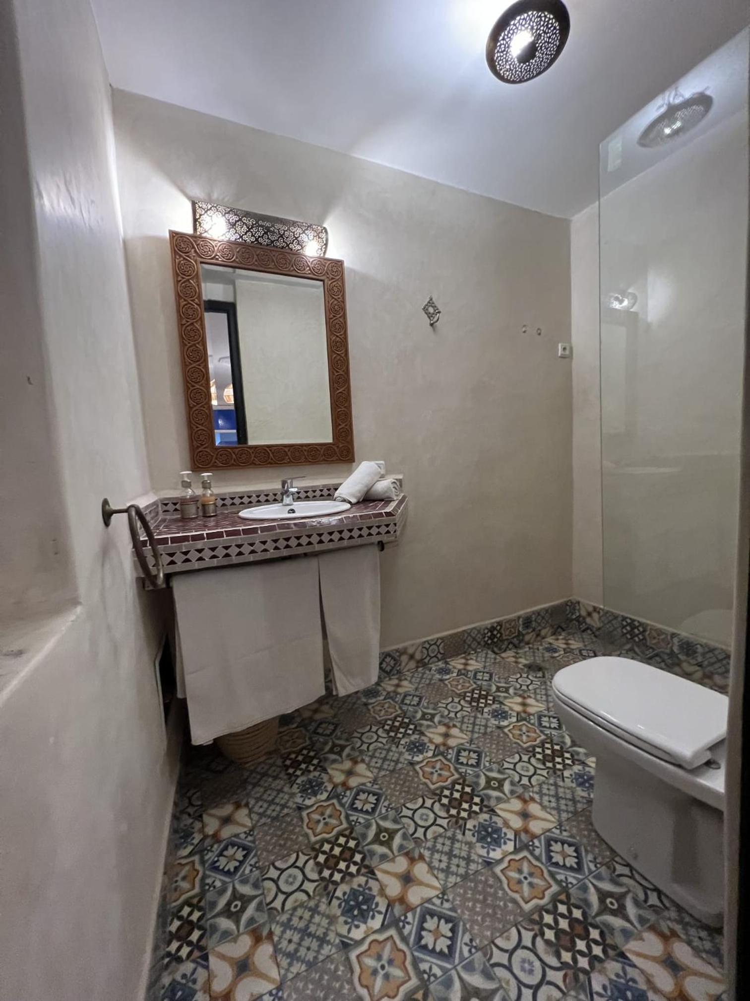 Deluxe Double Room with Balcony - Photo 5