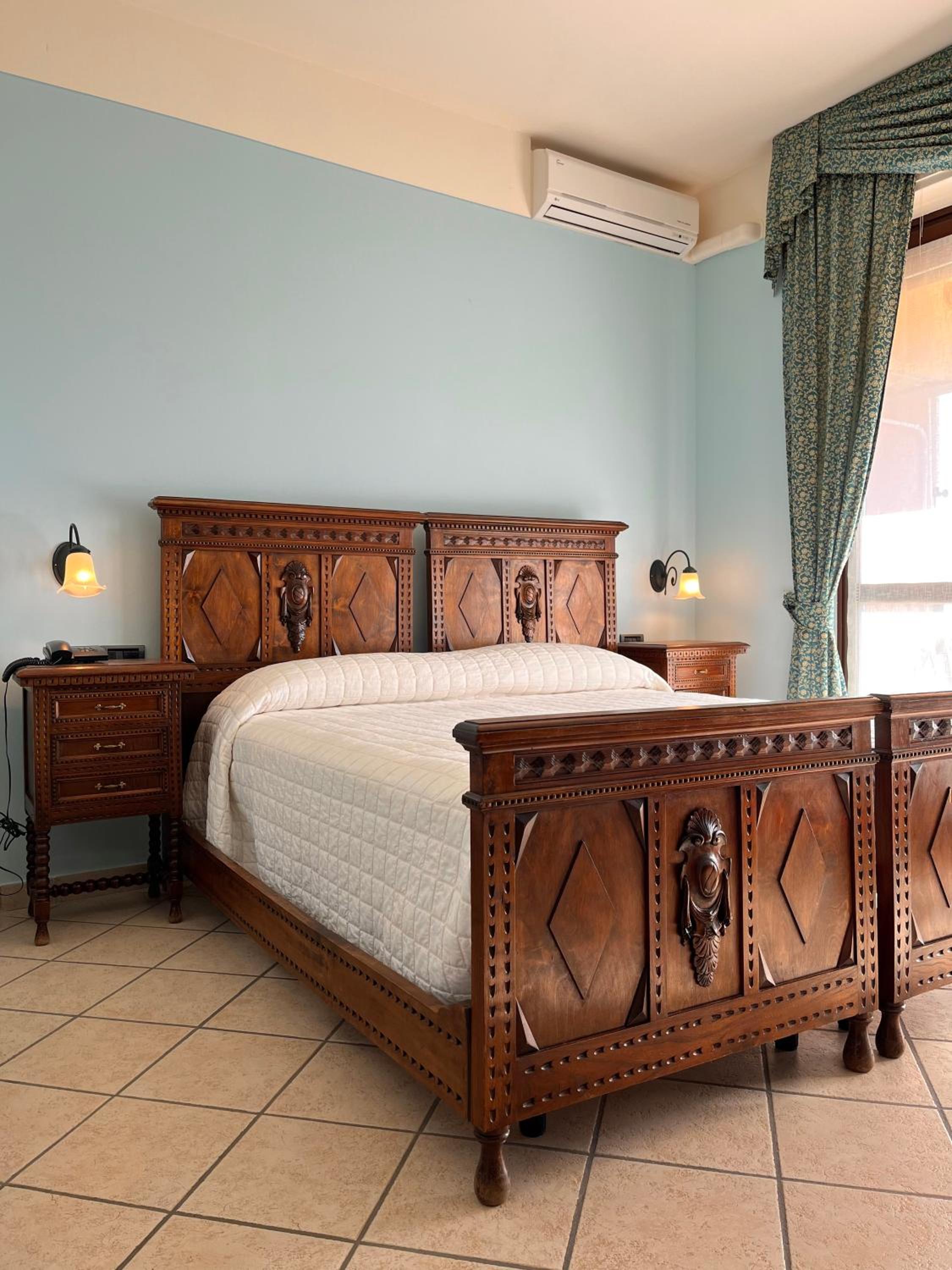 Double Room with Balcony - Photo 17