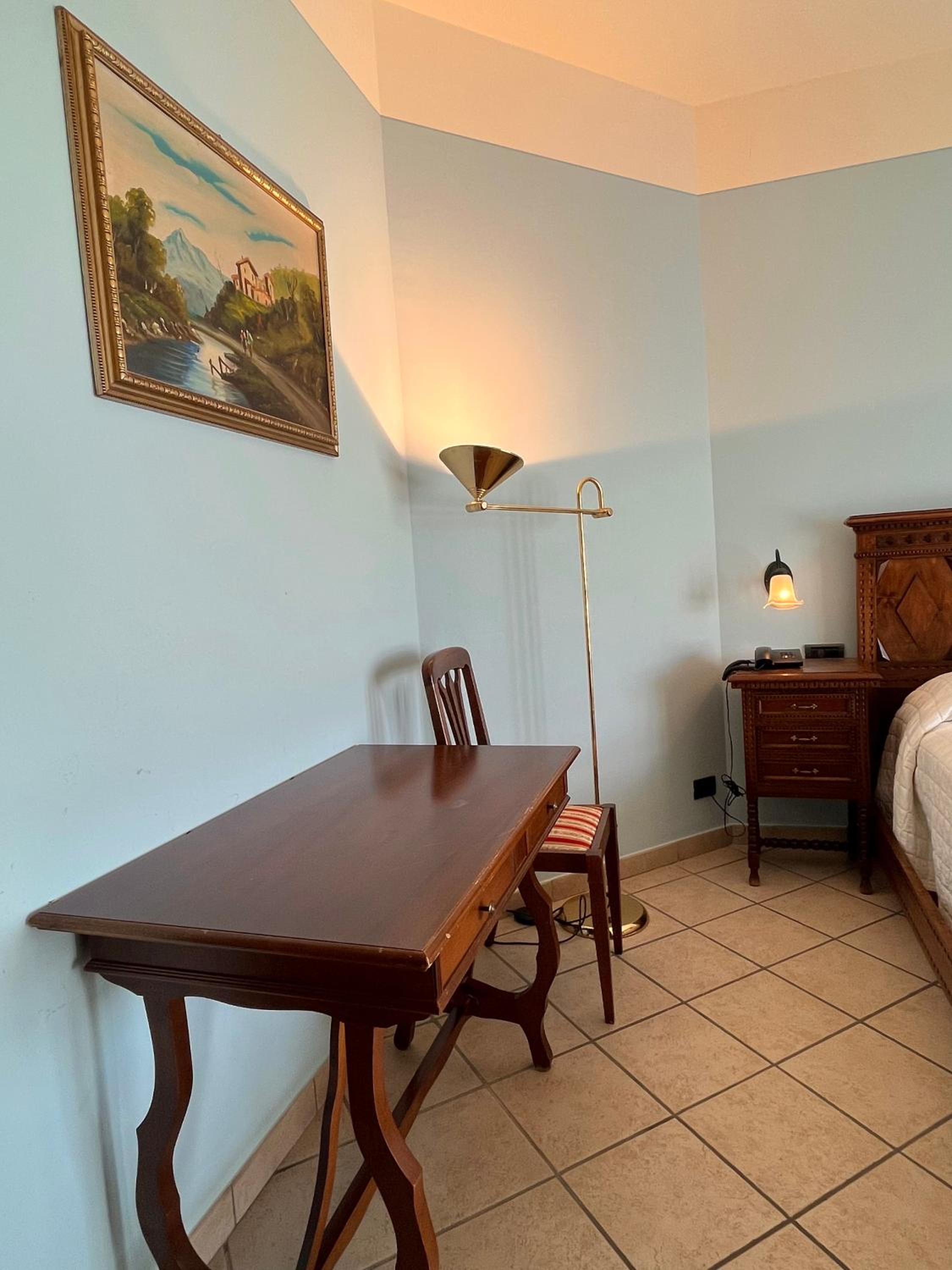 Double Room with Balcony - Photo 8