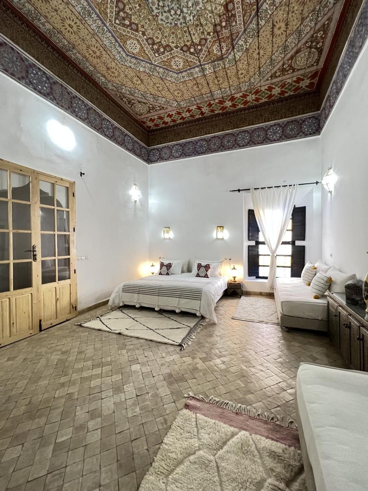 Deluxe King Suite - Photo 4