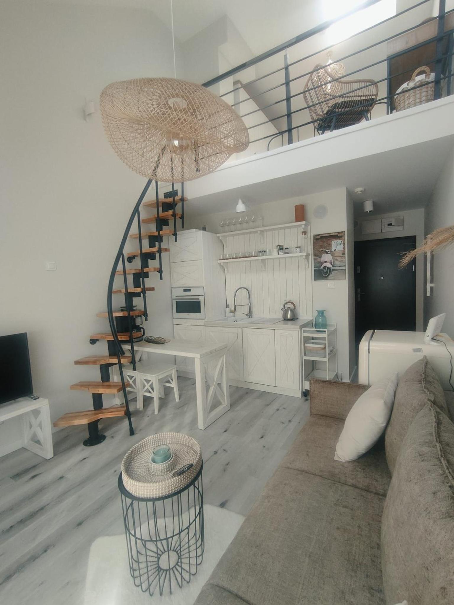 One-Bedroom Apartment - Photo 13