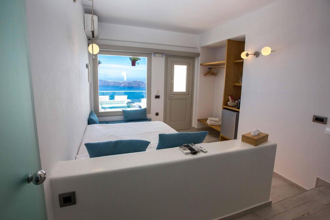 Luxury Cave Suite with outdoor Hot Tub and Caldera View - Photo 2