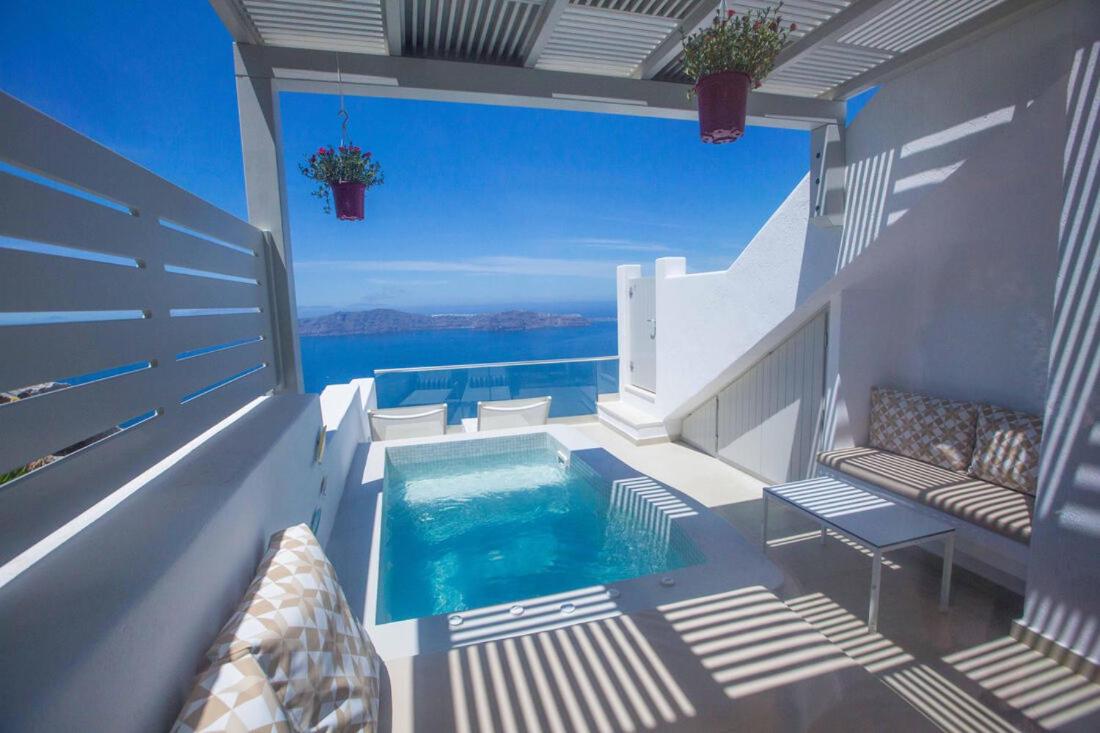 Luxury Cave Suite with outdoor Hot Tub and Caldera View - Photo 3