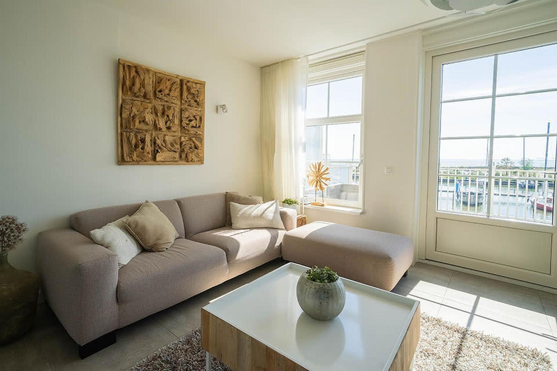 Apartment with Lake View
