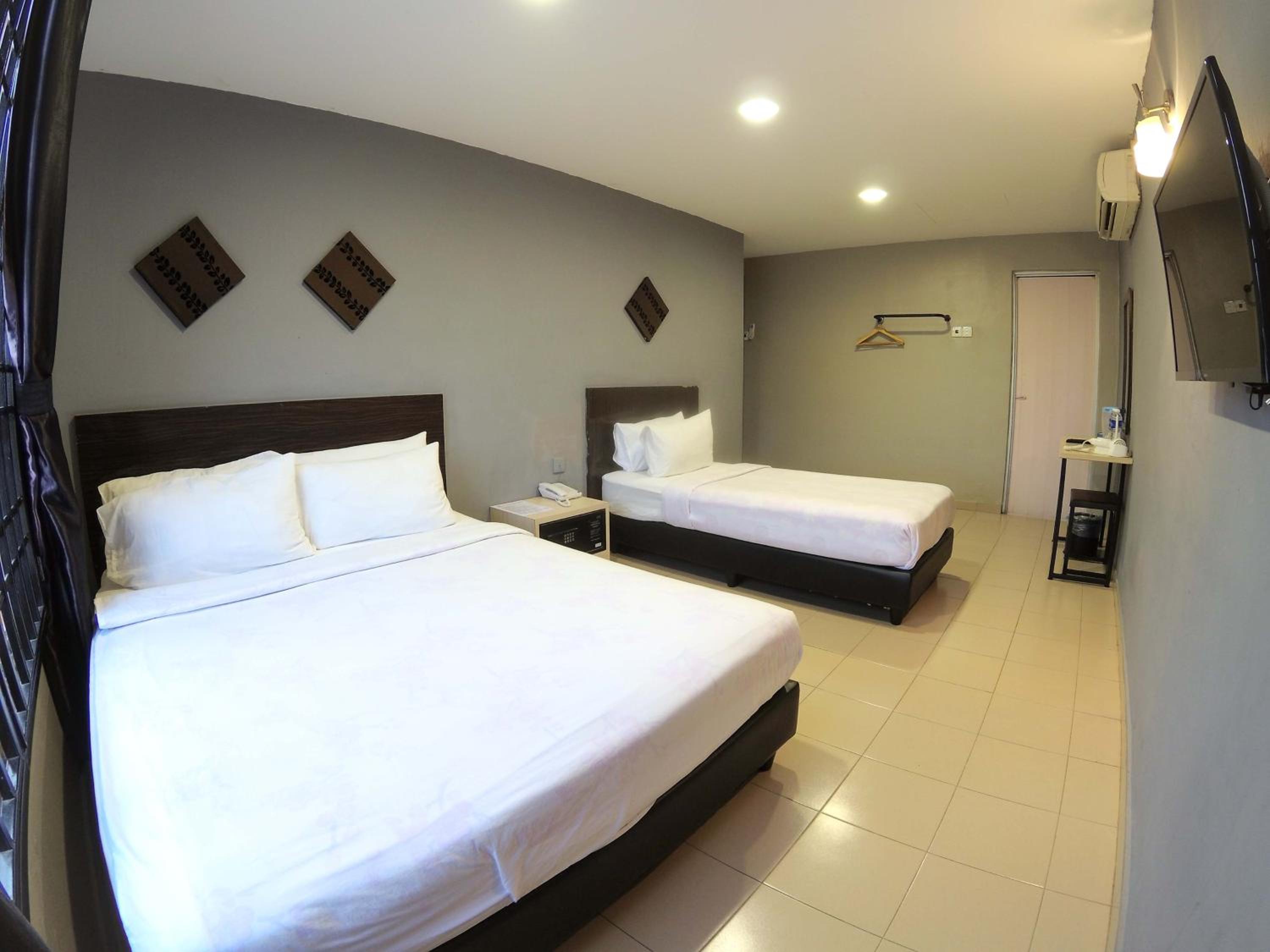 Triple Room With Window