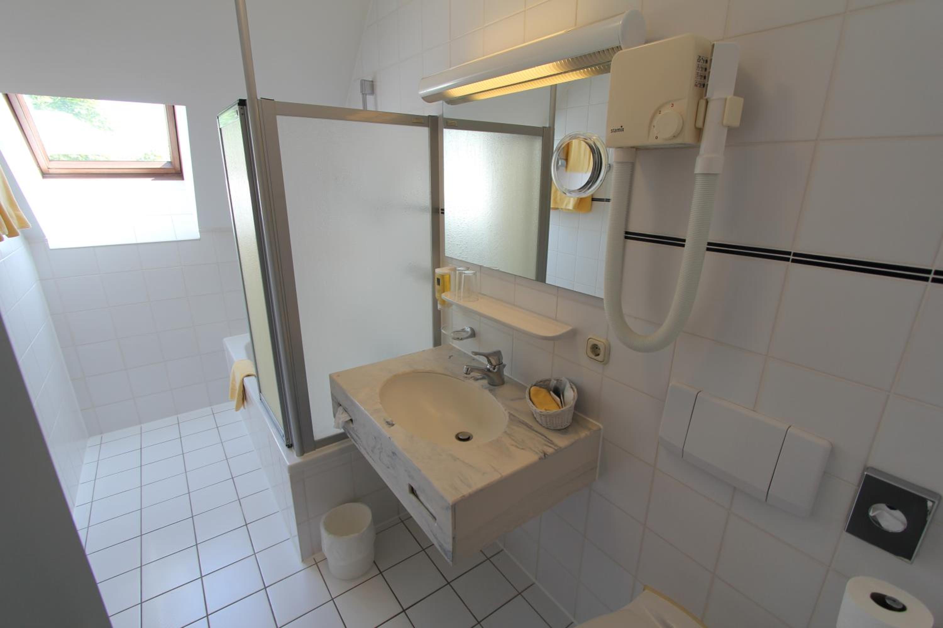 Standard Double Room - Photo 3
