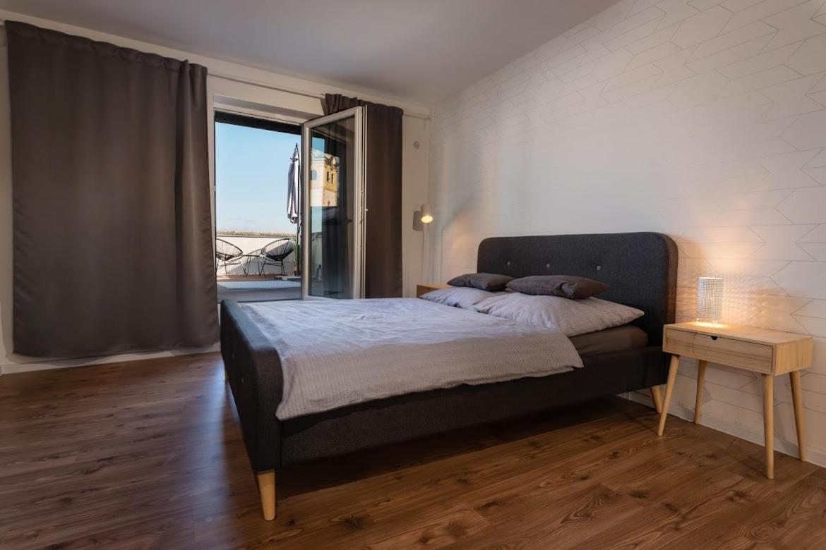 One-Bedroom Apartment - Photo 4