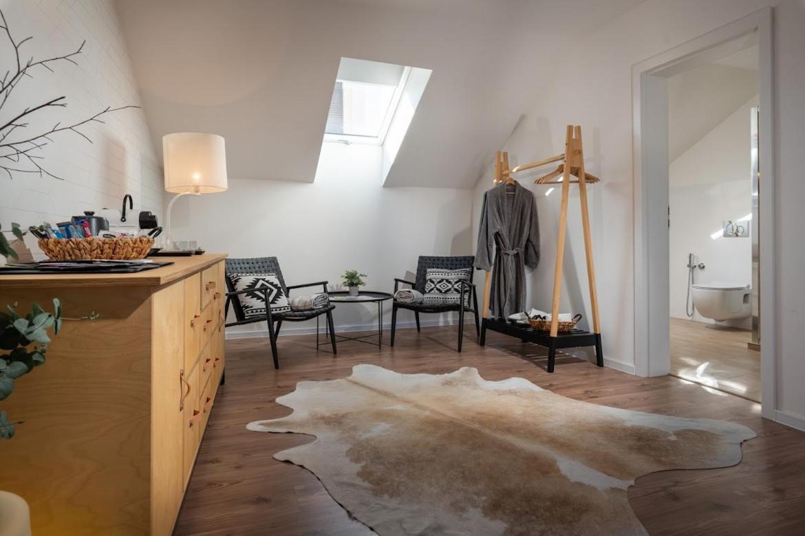 One-Bedroom Apartment - Photo 3