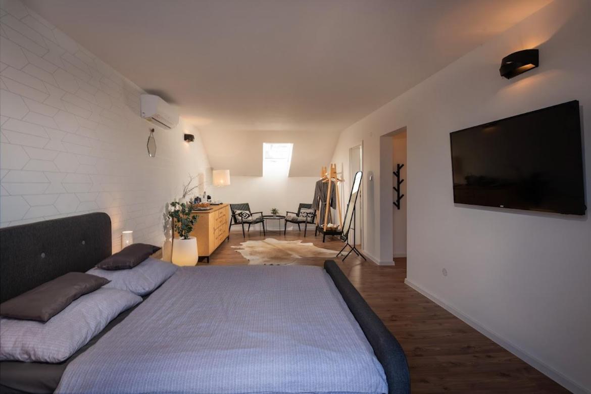 One-Bedroom Apartment - Photo 13