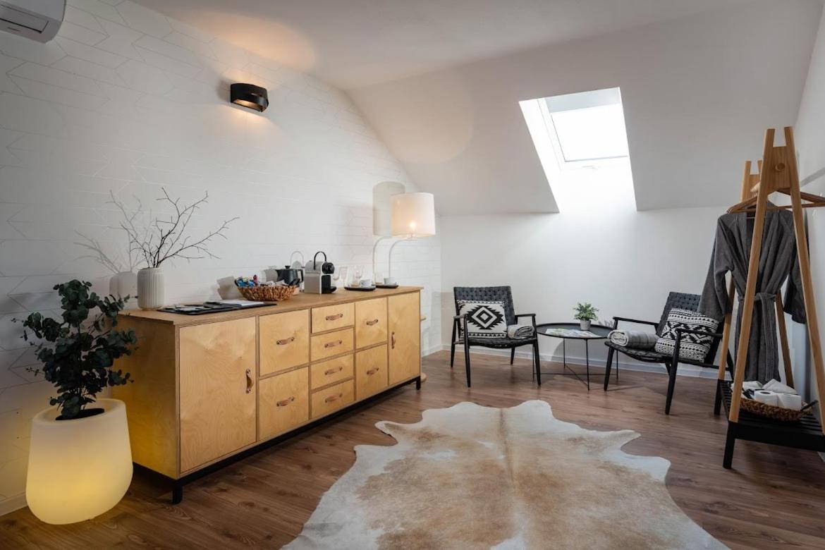 One-Bedroom Apartment - Photo 14