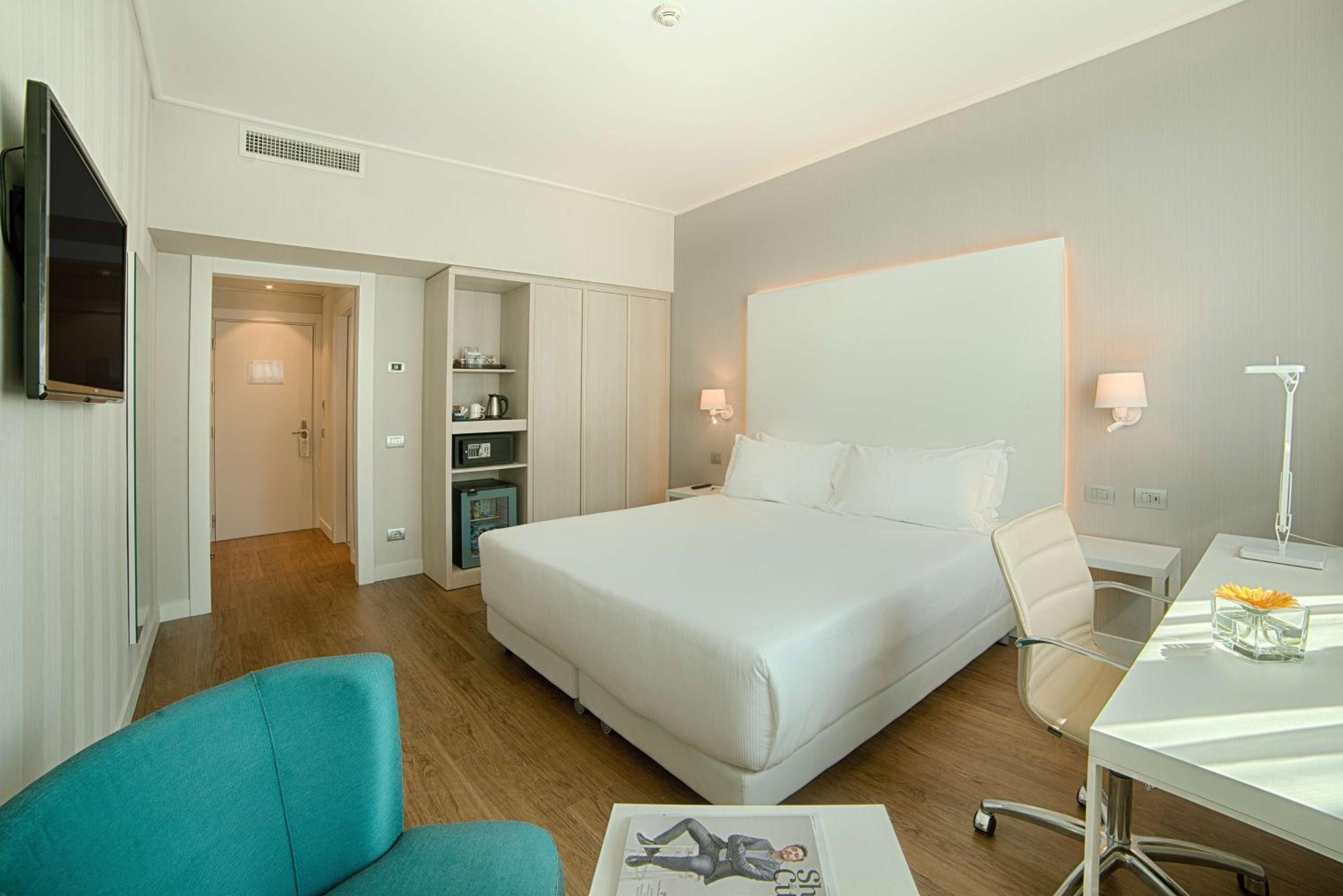 Standard Double or Twin Room - Photo 1