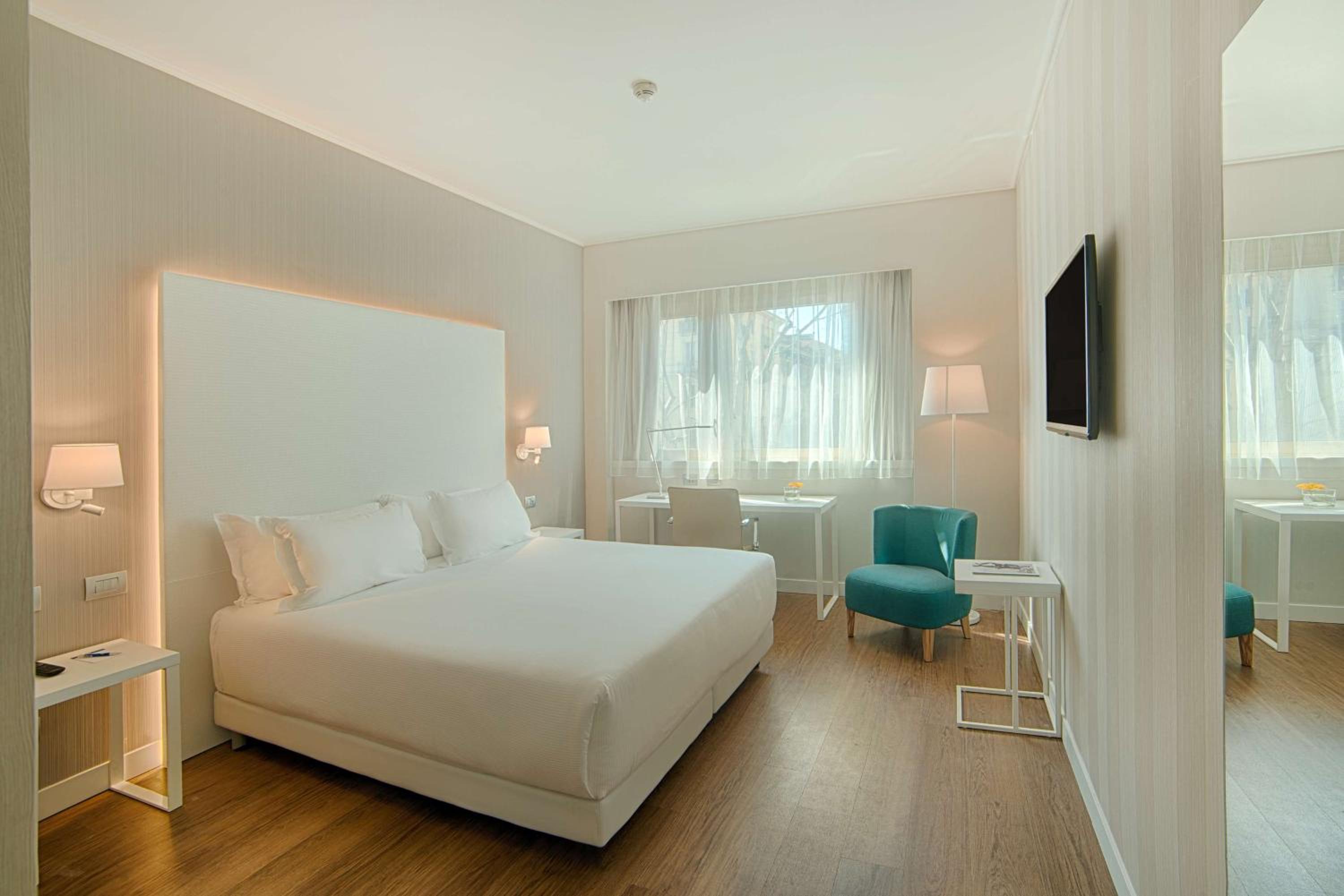 Standard Double or Twin Room - Photo 4