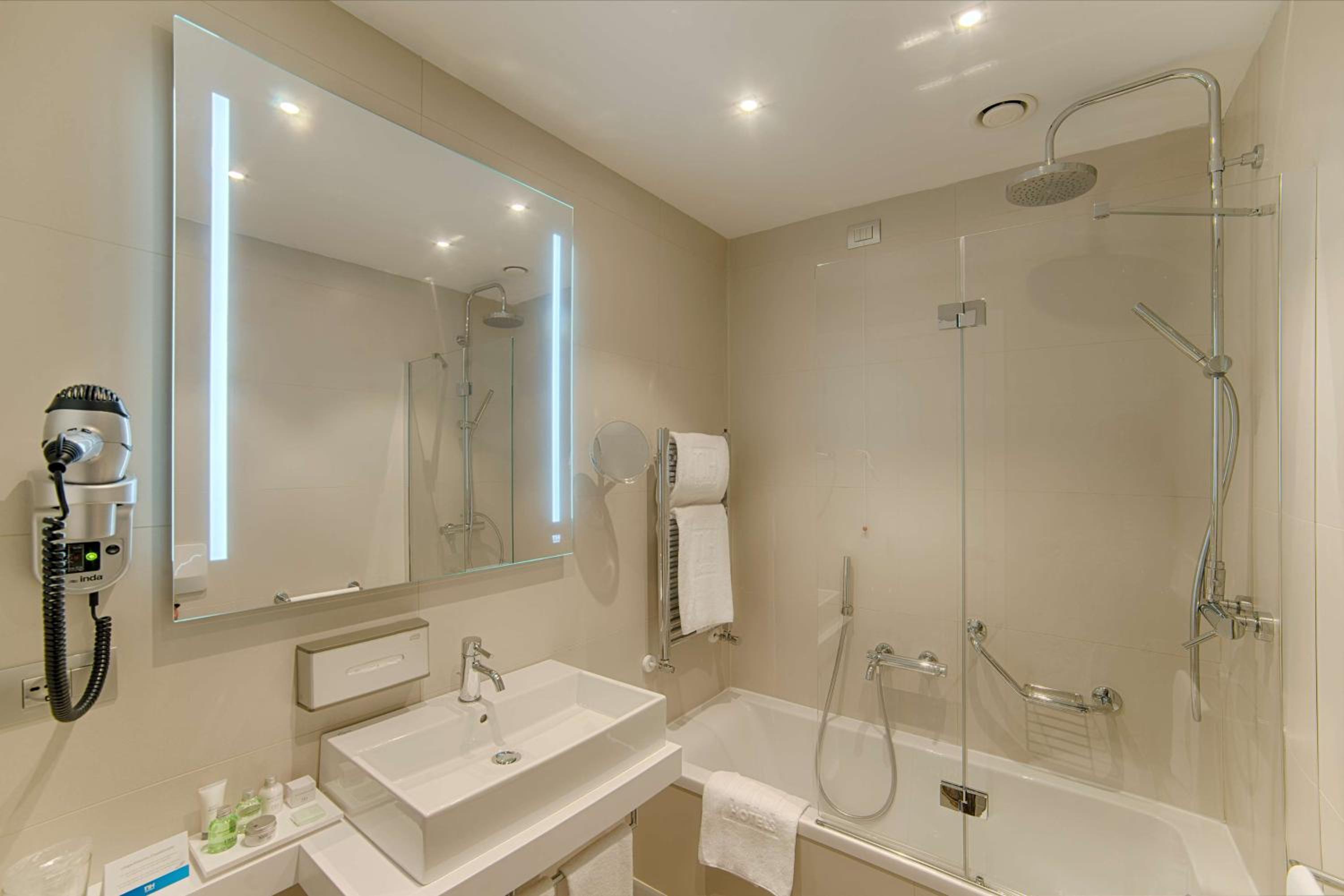 Standard Double or Twin Room - Photo 7