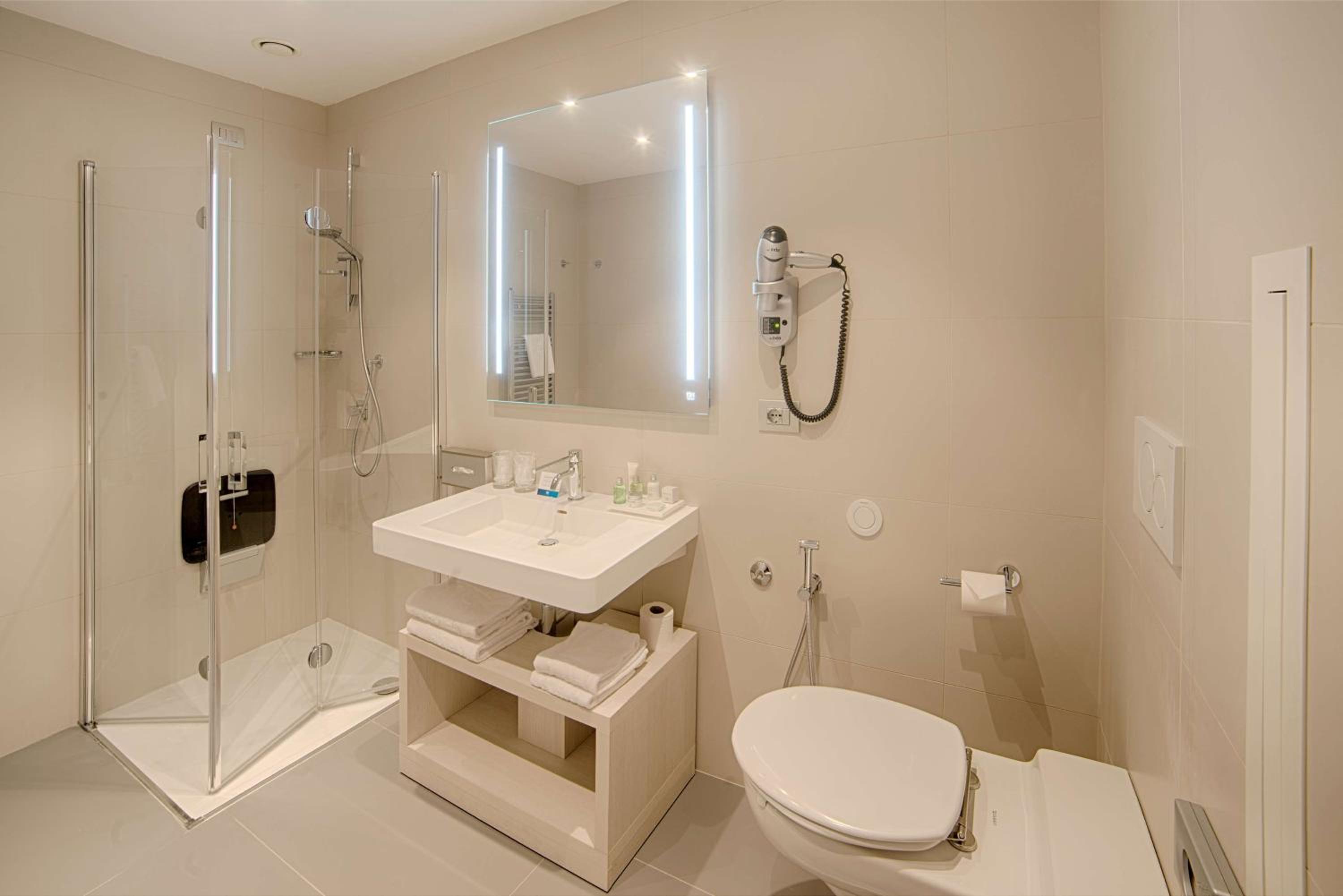 Standard Double or Twin Room - Photo 2