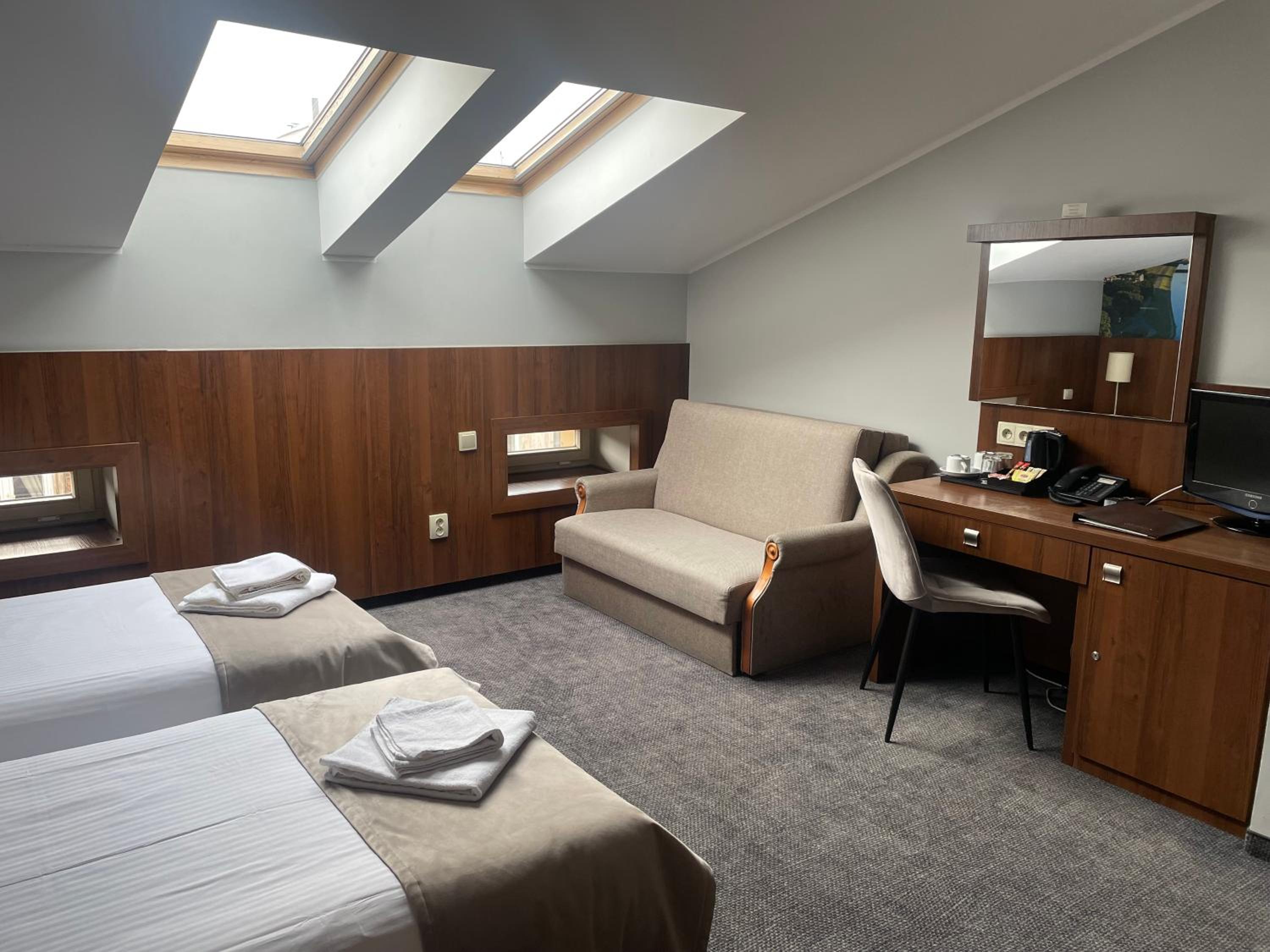 Budget Triple Room (2 beds + folded sofa) - Photo 1
