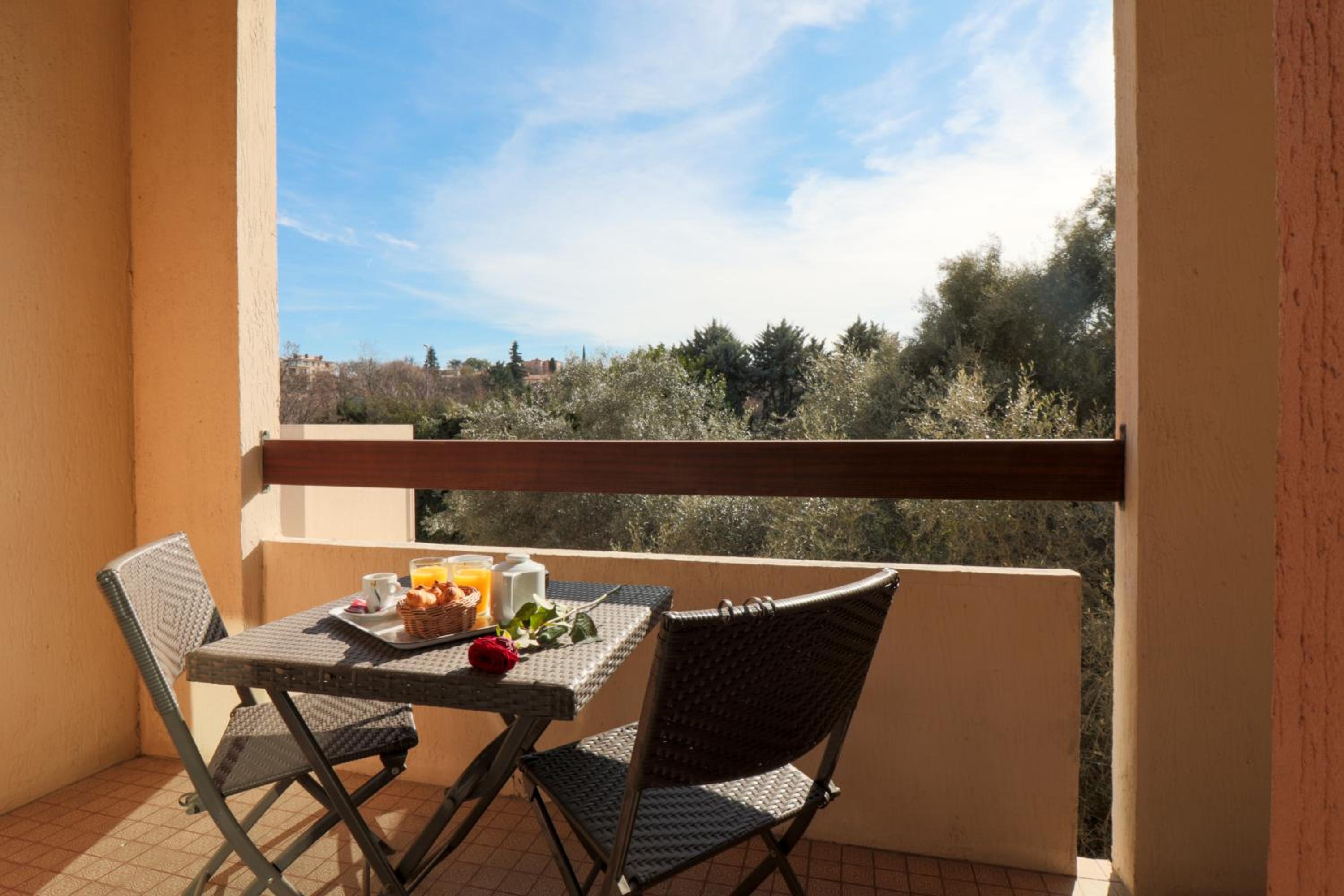 Comfort Room with Balcony  - Photo 3