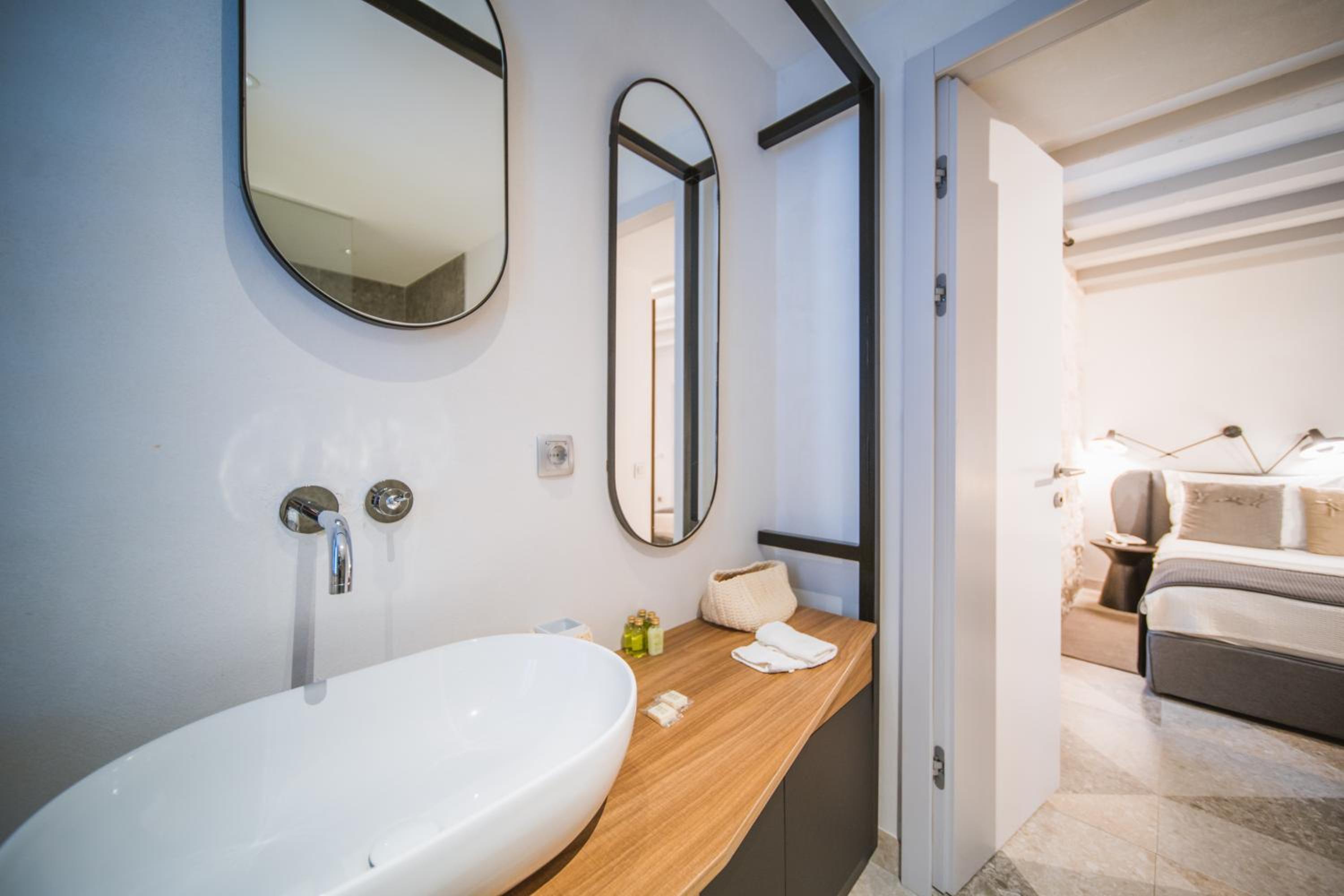 Superior Queen Double Room with Balcony photo 2