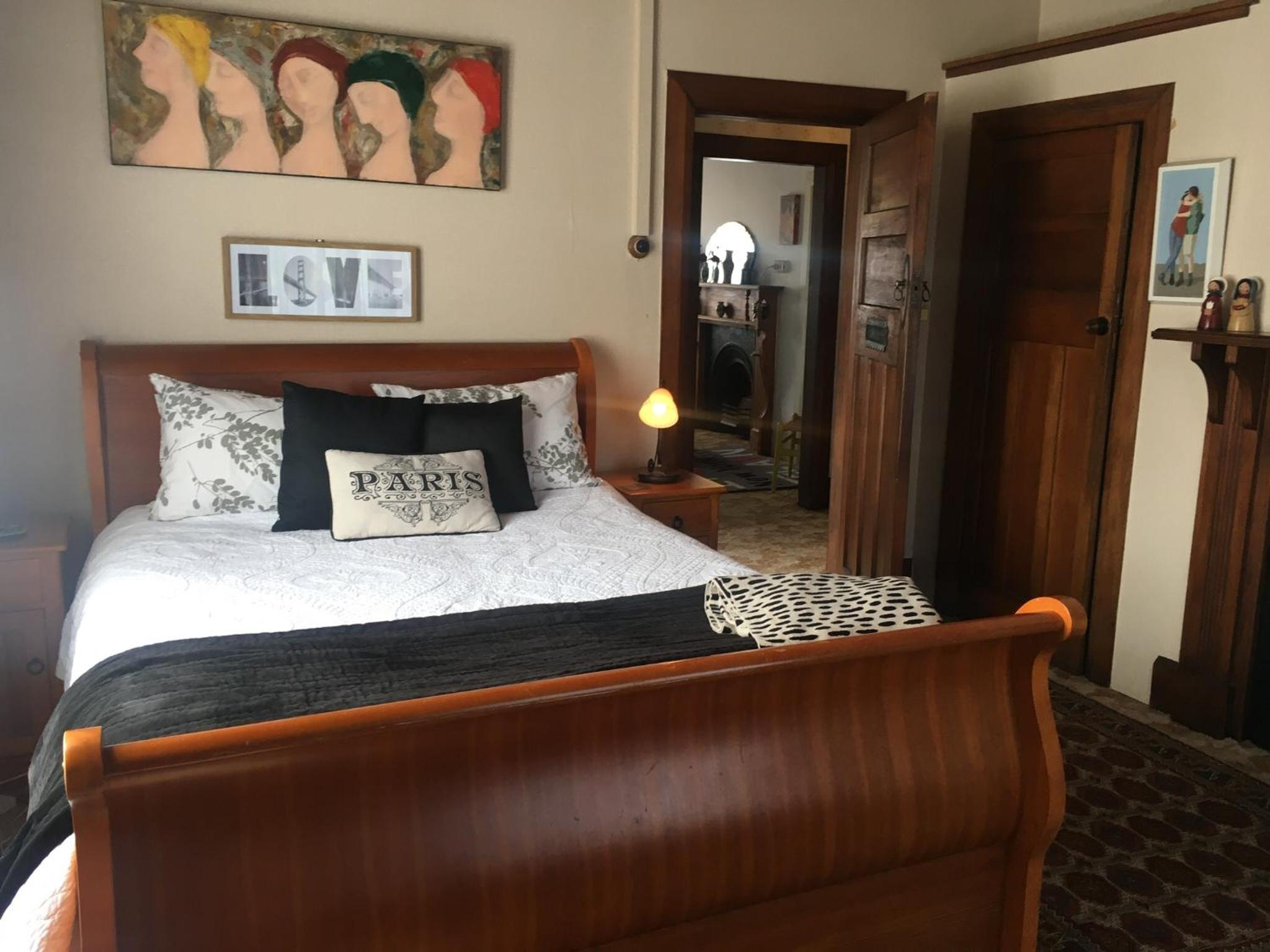 Queen Room photo 1