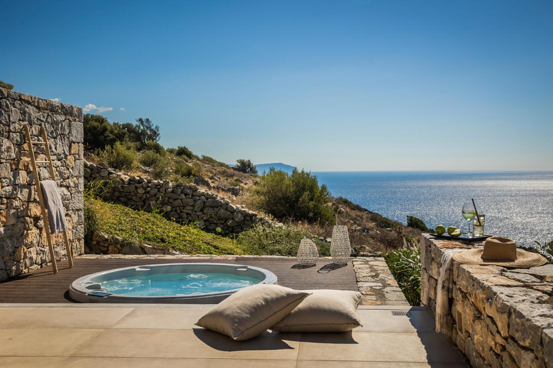Superior Suite - Photo 14